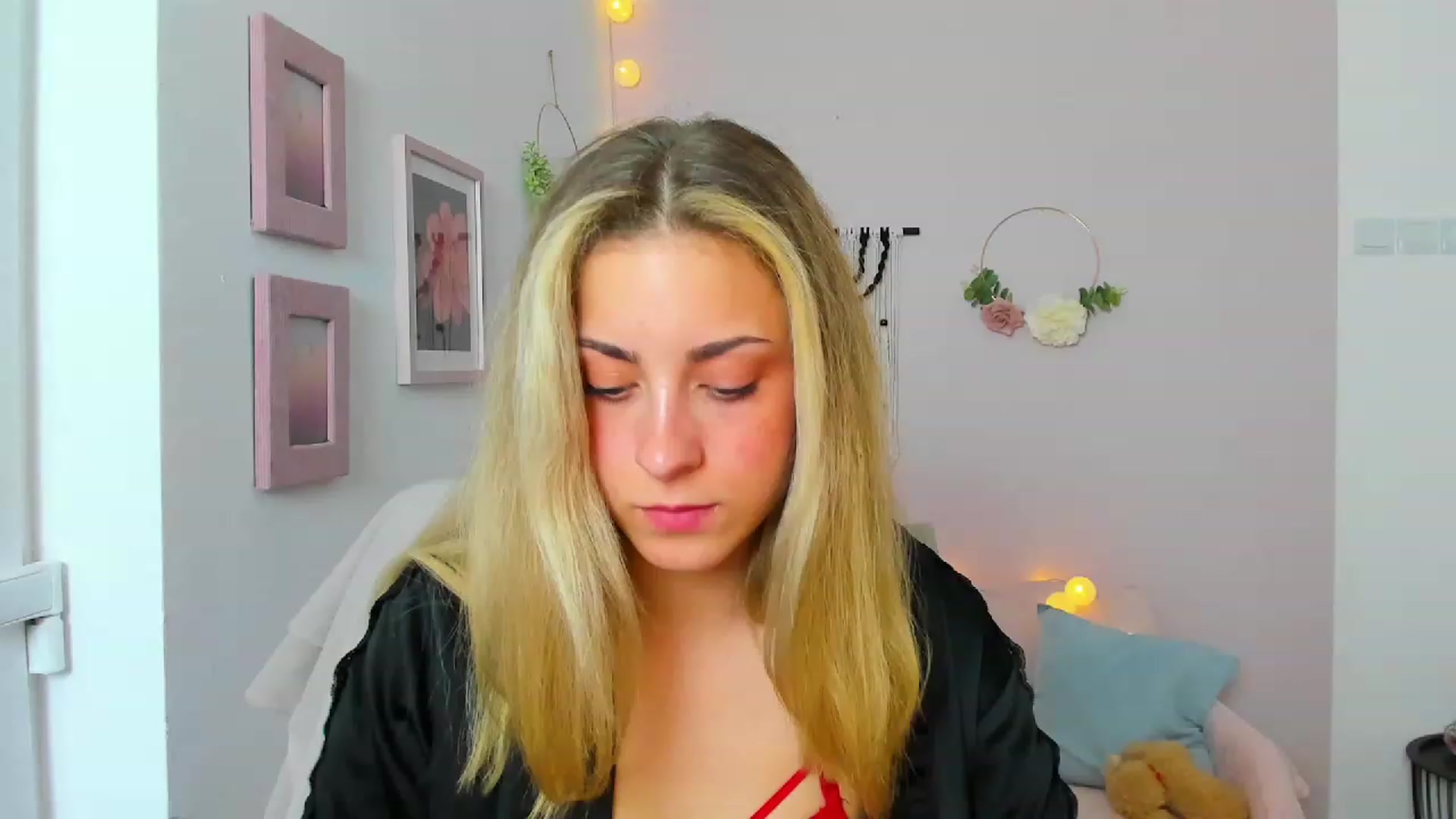 Gallery image thumbnail from Gia_Lopez18's myfreecams stream on, 06/05/2023, 17:59 image 9 of 20
