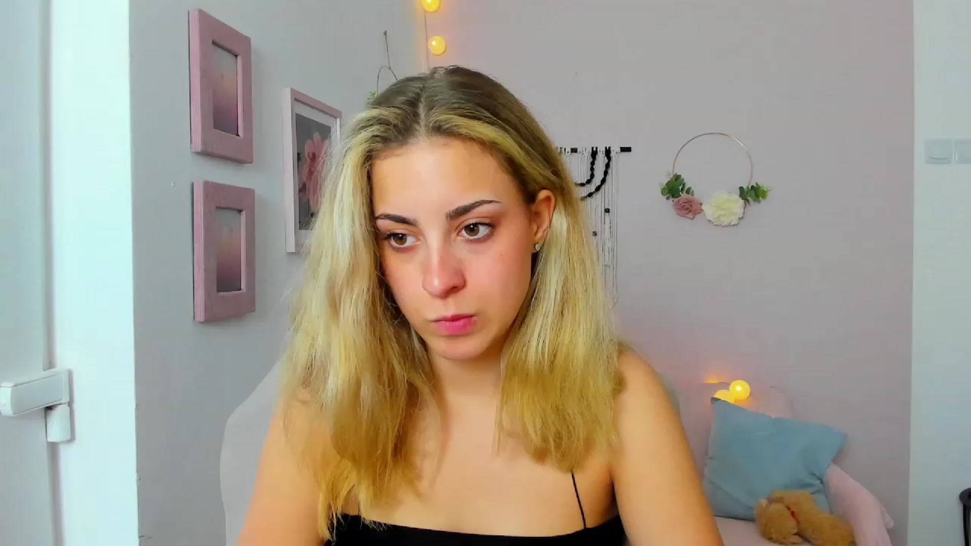Gallery image thumbnail from Gia_Lopez18's myfreecams stream on, 06/06/2023, 13:49 image 4 of 20