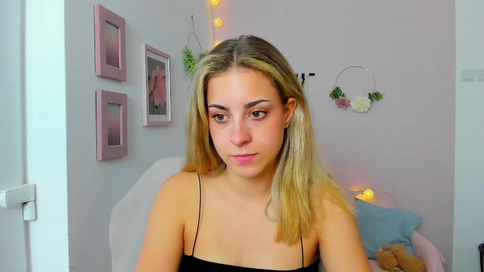 Gallery image thumbnail from Gia_Lopez18's myfreecams stream on, 06/06/2023, 13:49 image 14 of 20