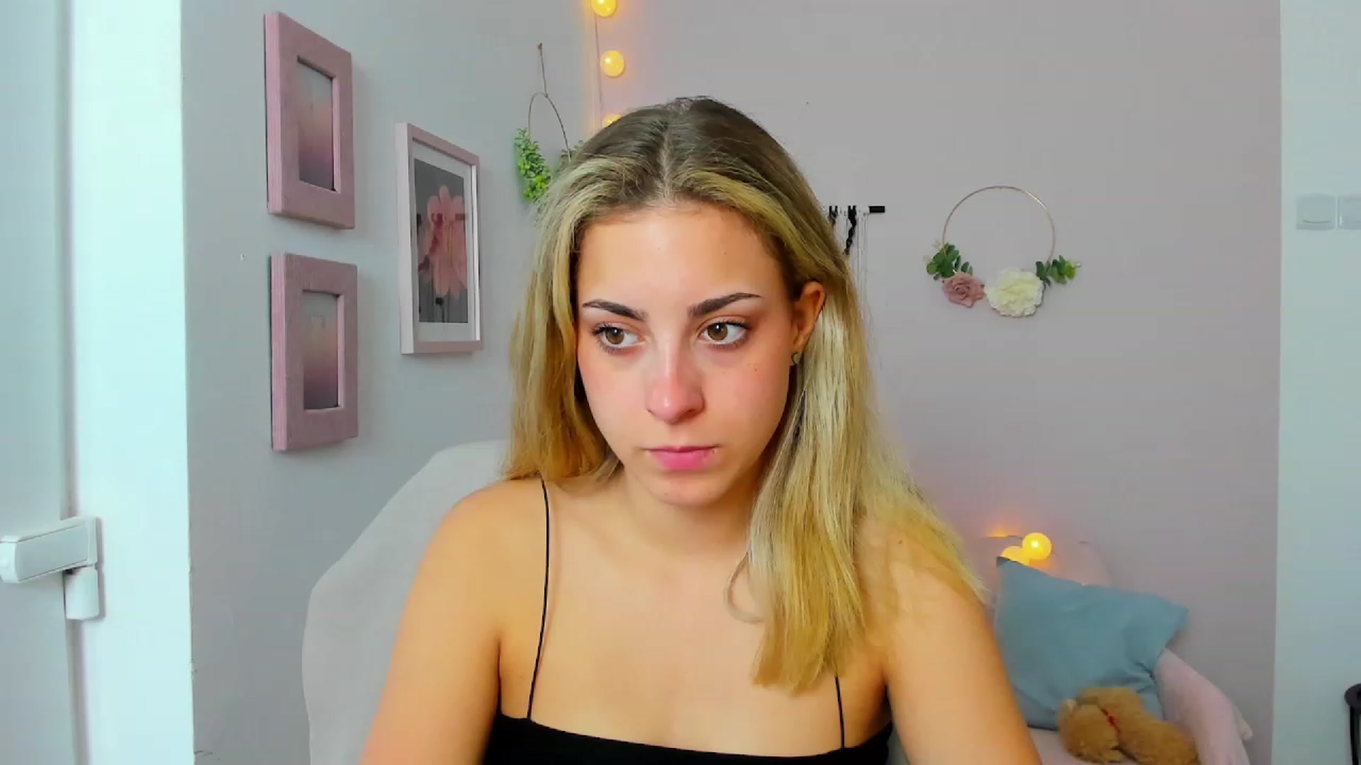 Gallery image thumbnail from Gia_Lopez18's myfreecams stream on, 06/06/2023, 13:49 image 13 of 20