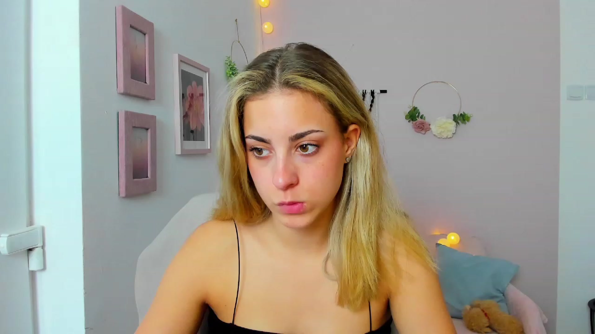 Gallery image thumbnail from Gia_Lopez18's myfreecams stream on, 06/06/2023, 13:49 image 15 of 20