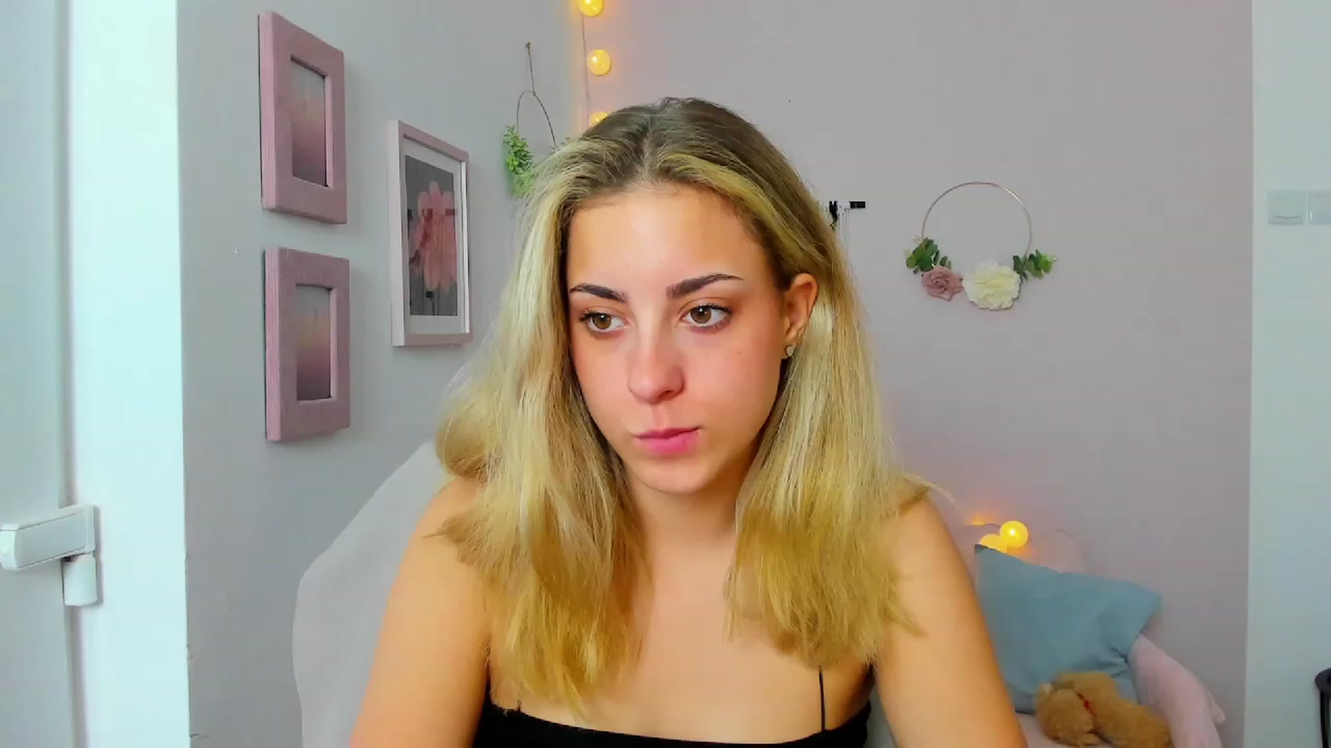 Gallery image thumbnail from Gia_Lopez18's myfreecams stream on, 06/06/2023, 13:49 image 8 of 20