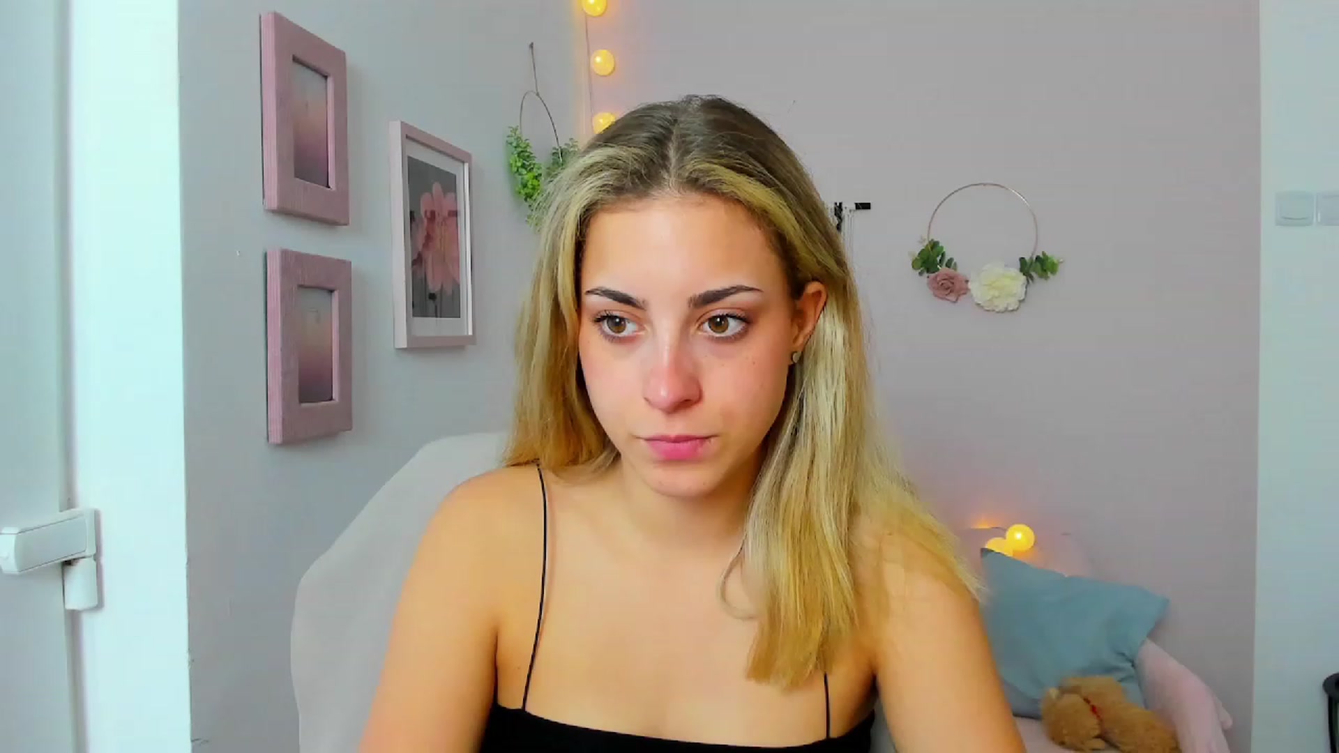 Gallery image thumbnail from Gia_Lopez18's myfreecams stream on, 06/06/2023, 13:49 image 12 of 20