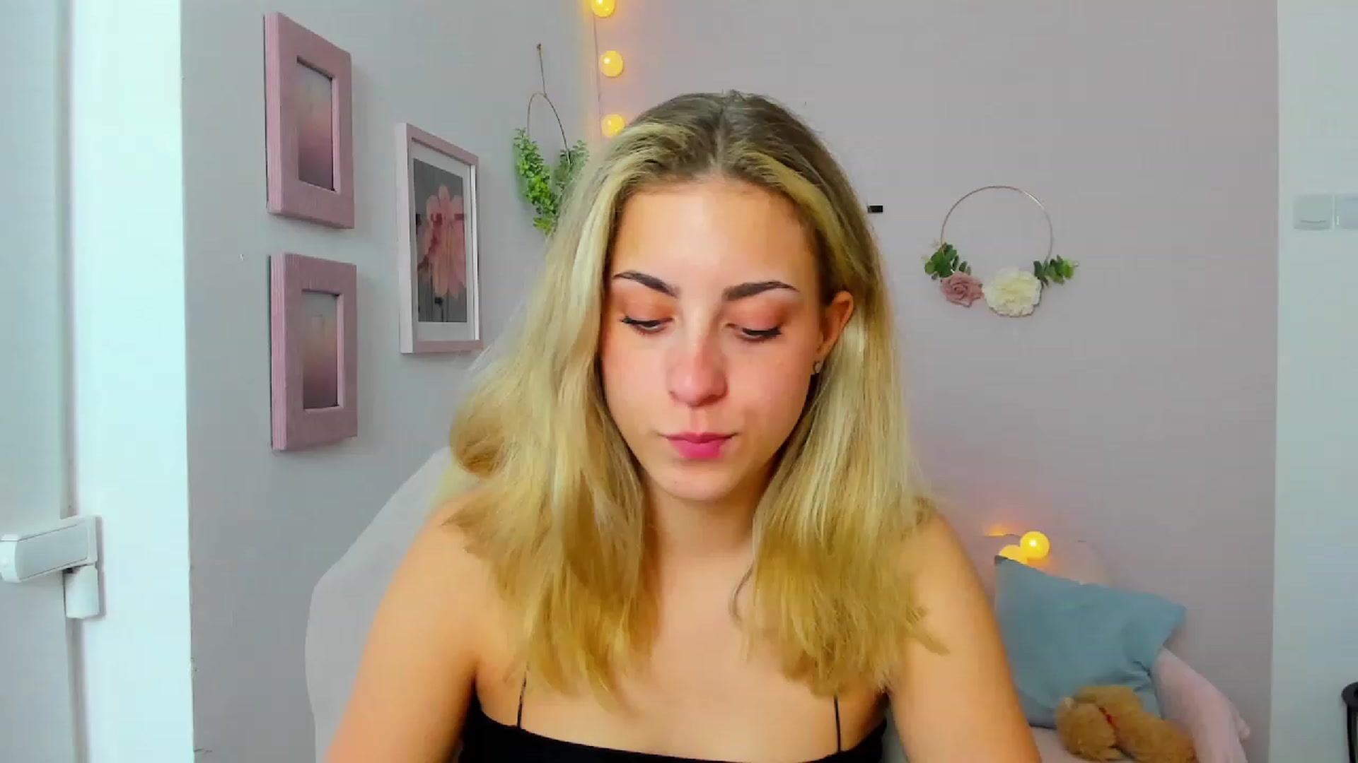 Gallery image thumbnail from Gia_Lopez18's myfreecams stream on, 06/06/2023, 13:49 image 6 of 20