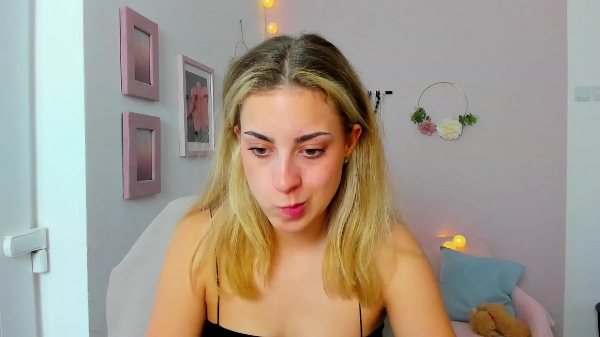 Gallery image thumbnail from Gia_Lopez18's myfreecams stream on, 06/06/2023, 15:04 image 11 of 20