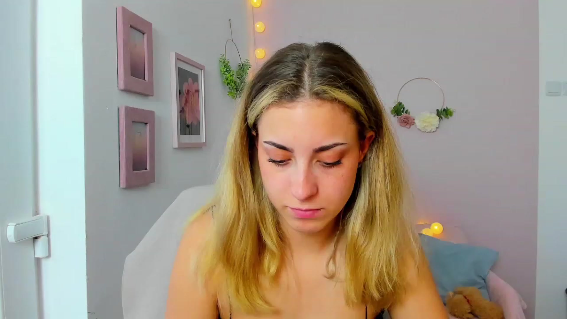 Gallery image thumbnail from Gia_Lopez18's myfreecams stream on, 06/06/2023, 15:04 image 20 of 20
