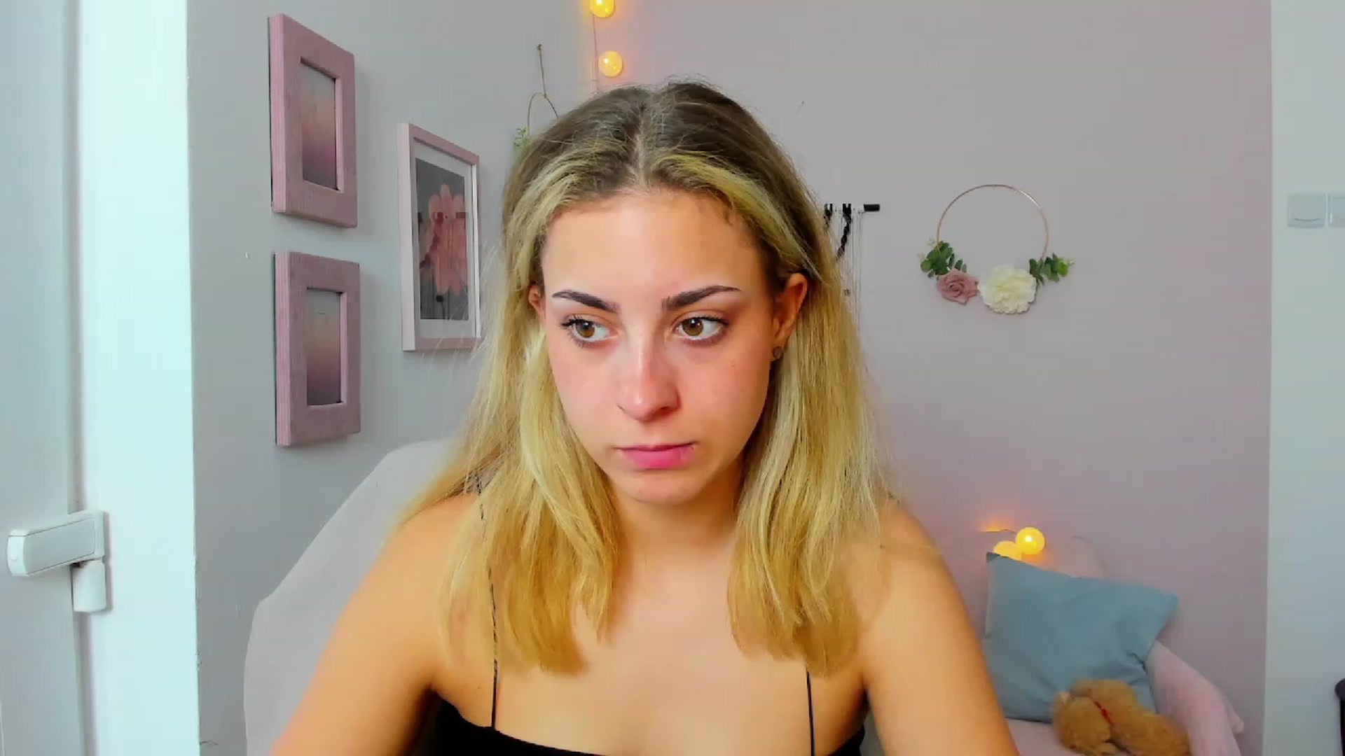 Gallery image thumbnail from Gia_Lopez18's myfreecams stream on, 06/06/2023, 15:04 image 12 of 20