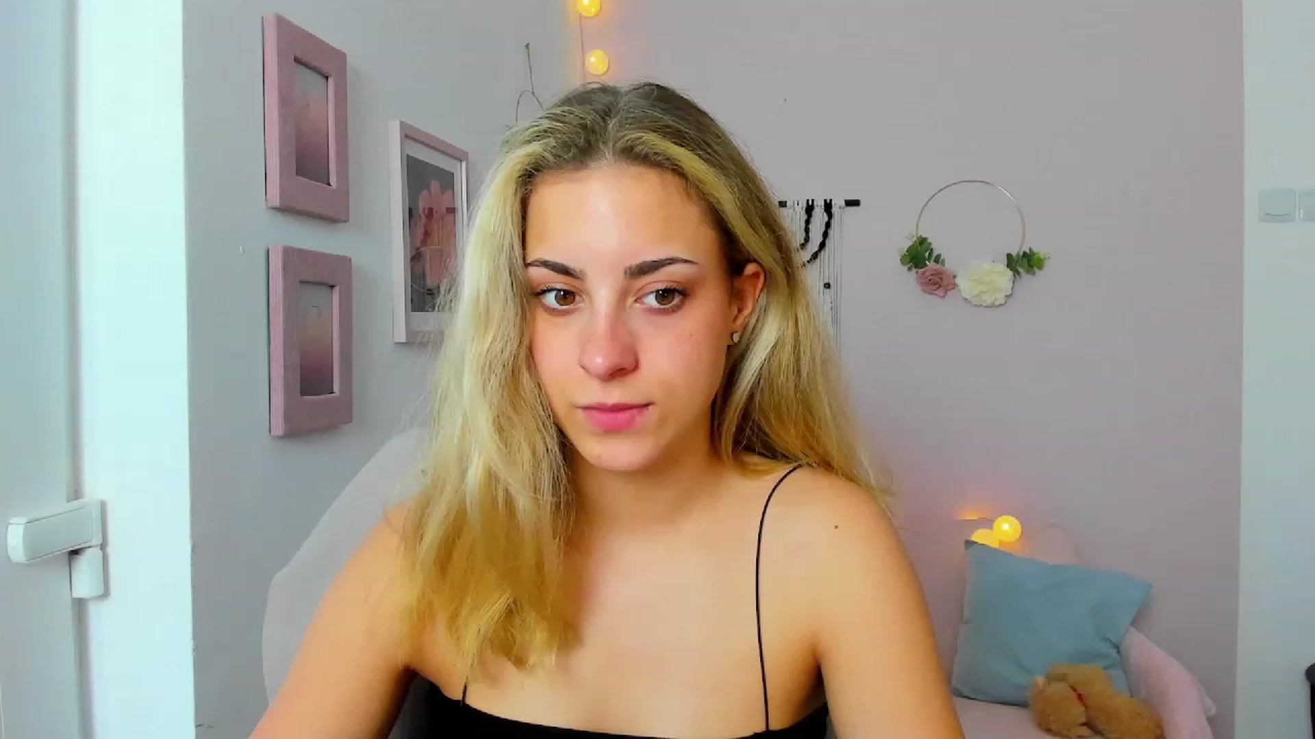 Gallery image thumbnail from Gia_Lopez18's myfreecams stream on, 06/06/2023, 15:04 image 5 of 20