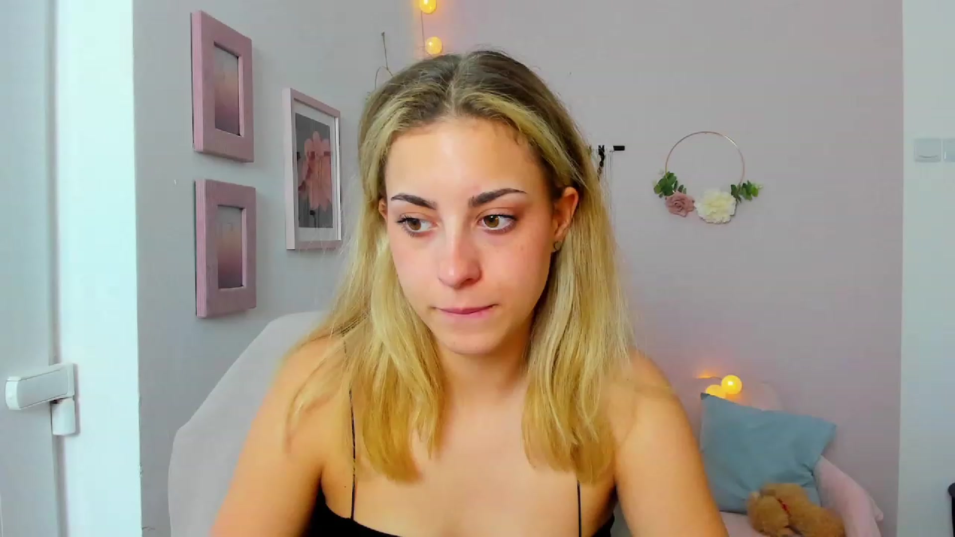 Gallery image thumbnail from Gia_Lopez18's myfreecams stream on, 06/06/2023, 15:04 image 10 of 20