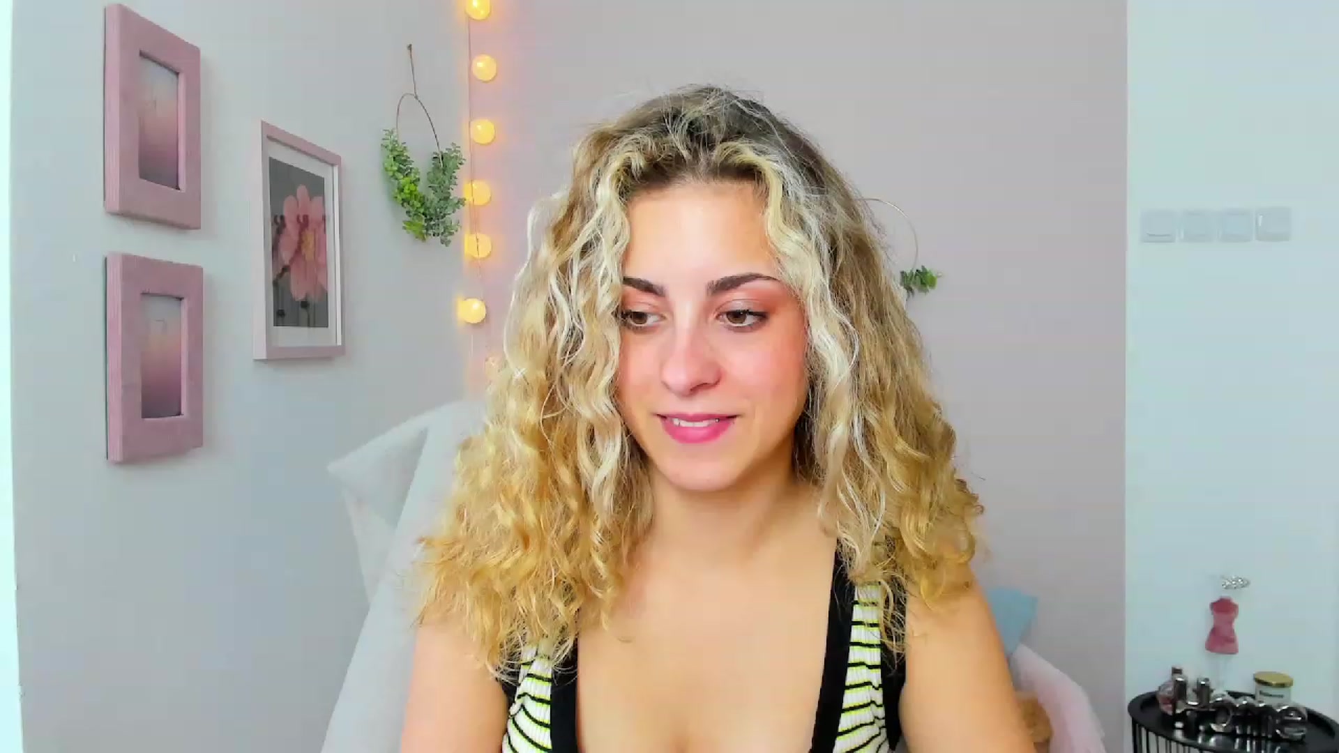 Gallery image thumbnail from Gia_Lopez18's myfreecams stream on, 06/07/2023, 14:23 image 3 of 20