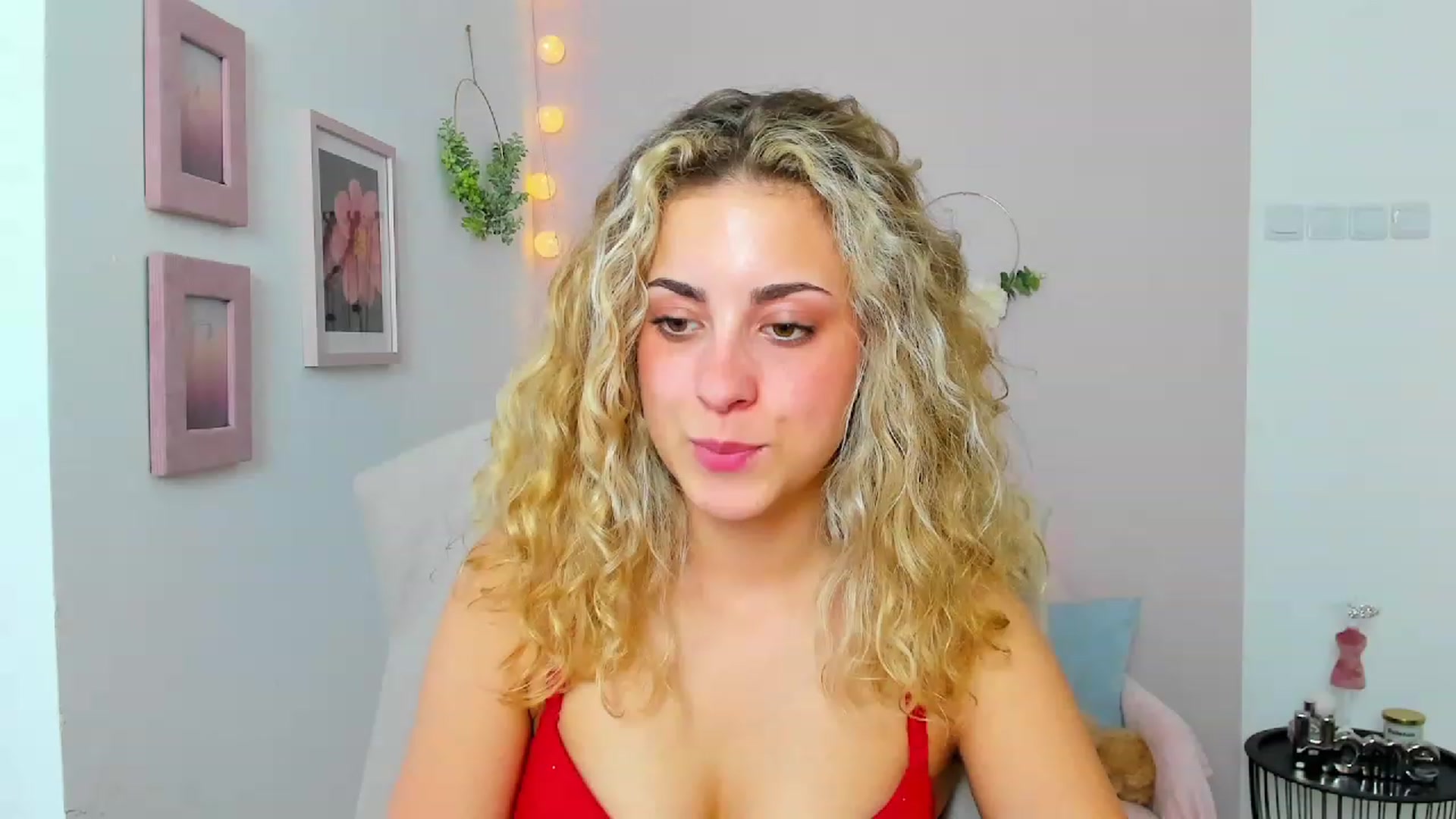 Gallery image thumbnail from Gia_Lopez18's myfreecams stream on, 06/07/2023, 16:18 image 1 of 20