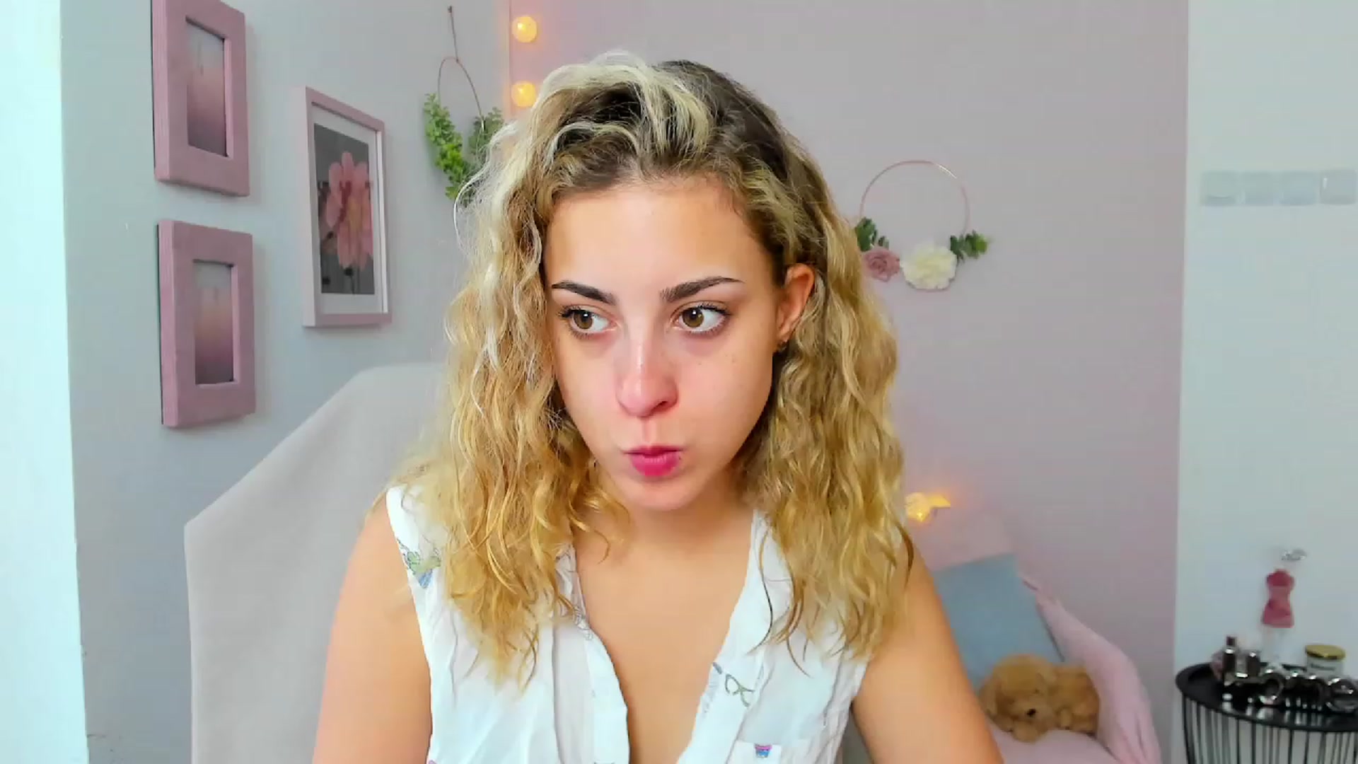Gallery image thumbnail from Gia_Lopez18's myfreecams stream on, 06/08/2023, 13:42 image 10 of 20