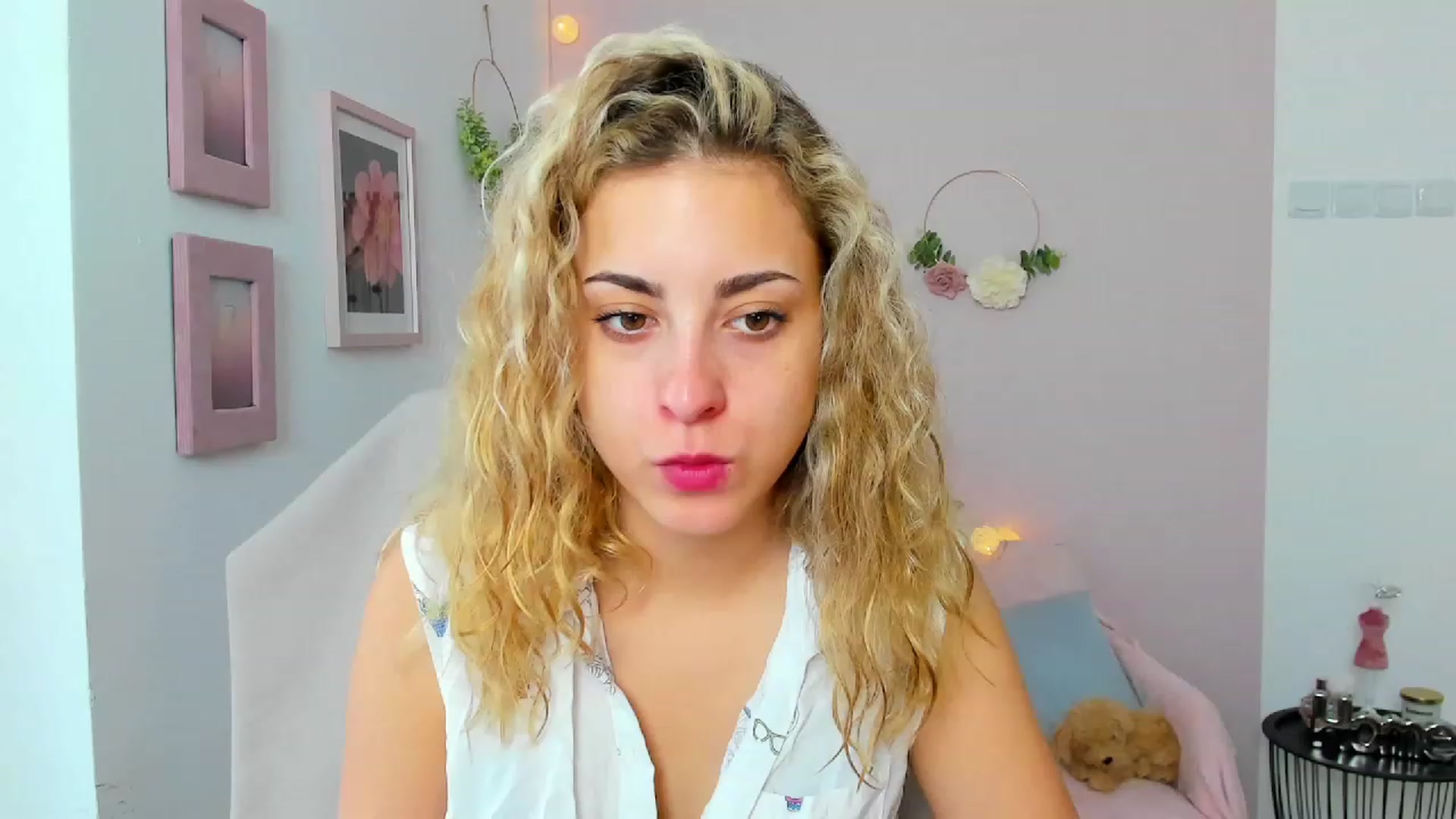 Gallery image thumbnail from Gia_Lopez18's myfreecams stream on, 06/08/2023, 13:42 image 6 of 20