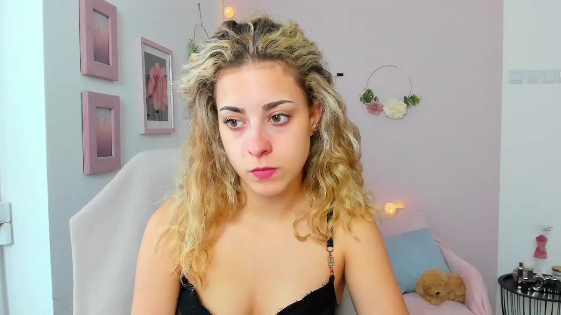 Gallery image thumbnail from Gia_Lopez18's myfreecams stream on, 06/08/2023, 13:42 image 19 of 20