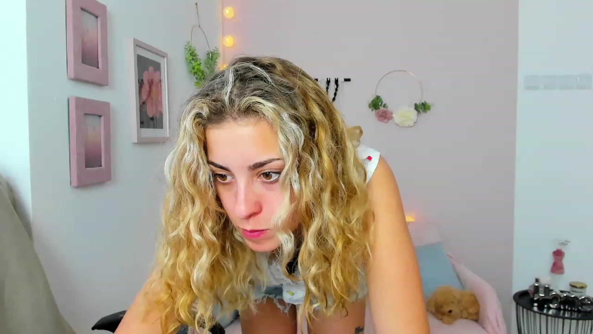 Gallery image thumbnail from Gia_Lopez18's myfreecams stream on, 06/08/2023, 13:42 image 13 of 20
