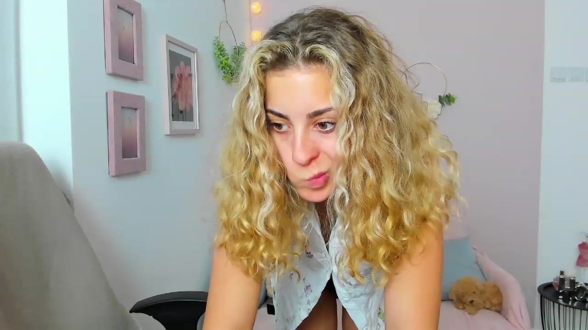 Gallery image thumbnail from Gia_Lopez18's myfreecams stream on, 06/08/2023, 17:50 image 18 of 20