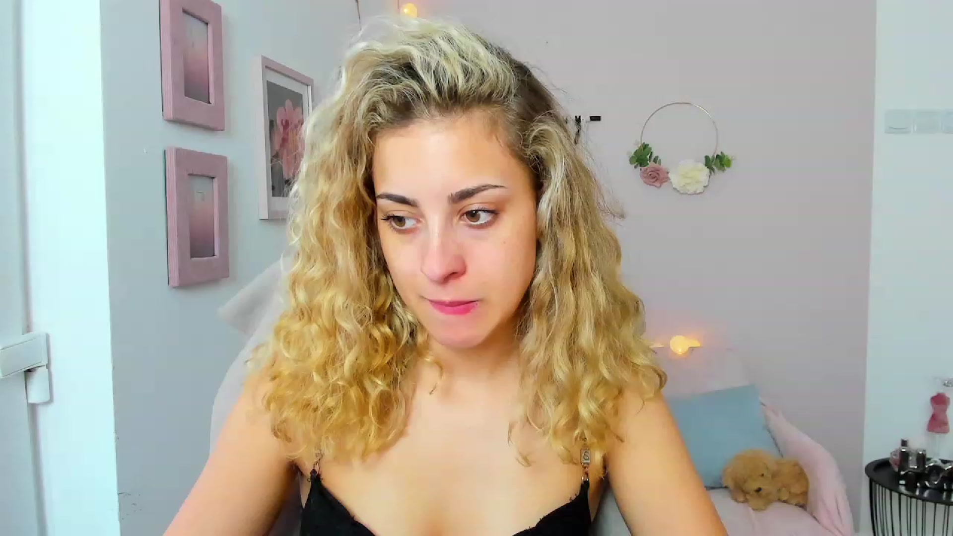 Gallery image thumbnail from Gia_Lopez18's myfreecams stream on, 06/08/2023, 17:50 image 4 of 20