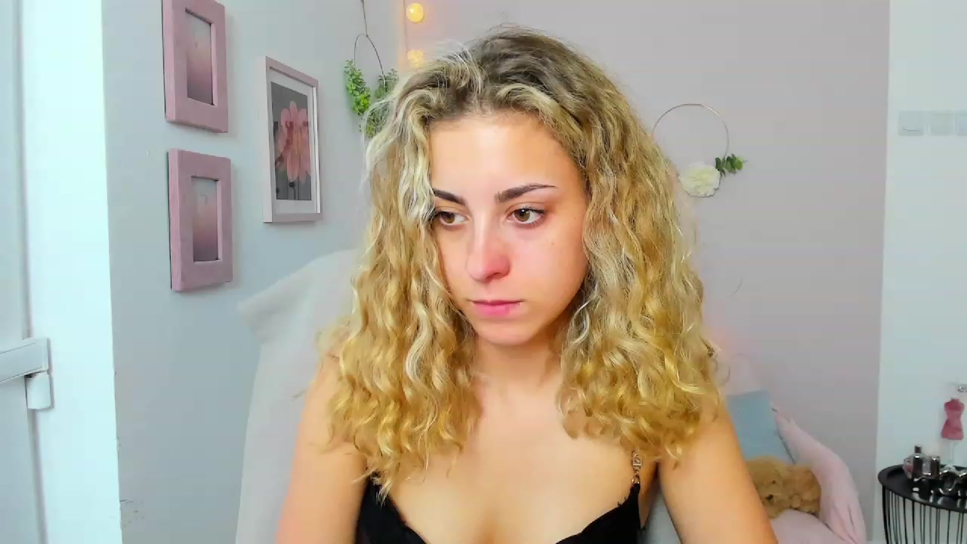 Gallery image thumbnail from Gia_Lopez18's myfreecams stream on, 06/08/2023, 17:50 image 7 of 20