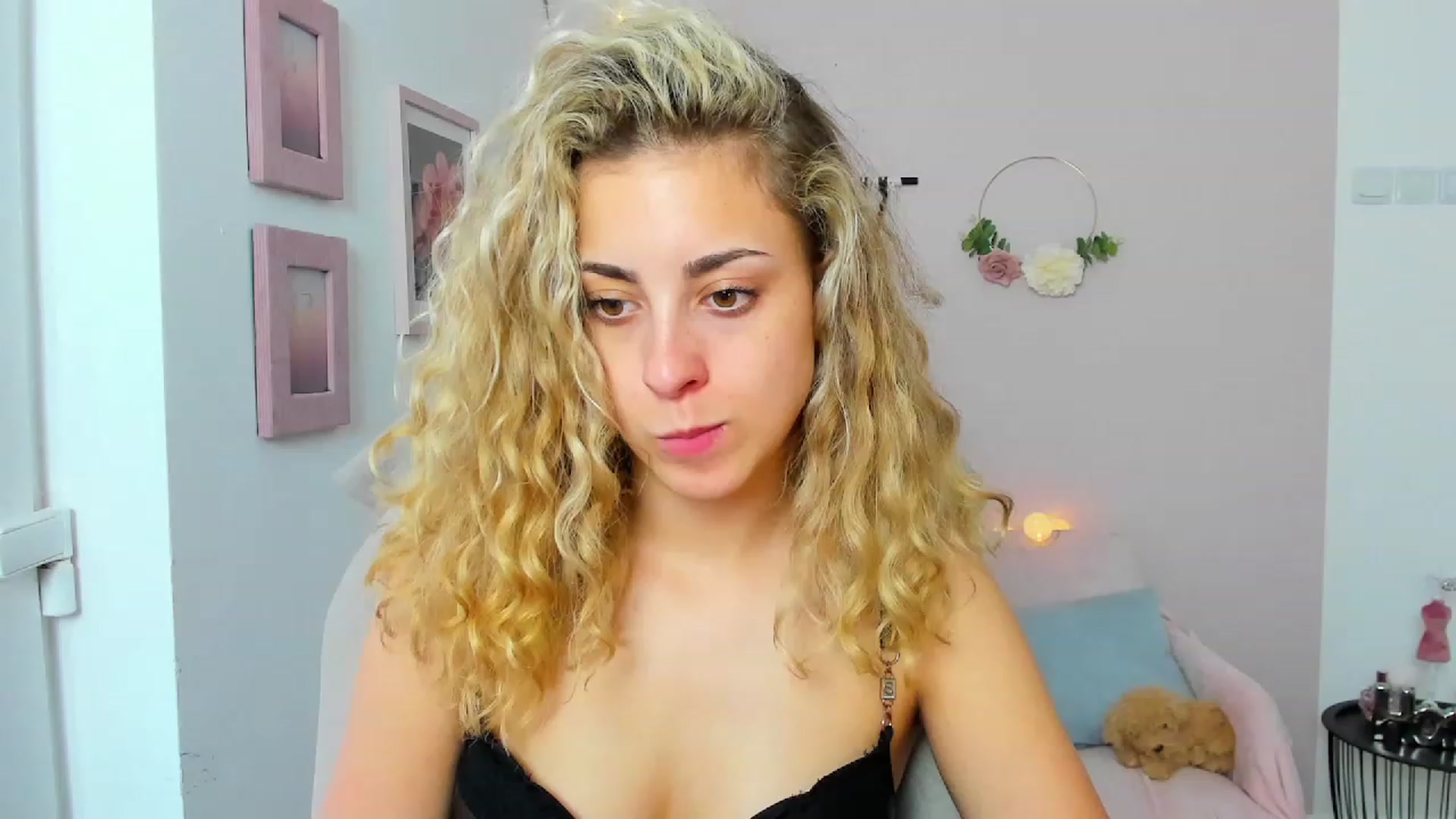 Gallery image thumbnail from Gia_Lopez18's myfreecams stream on, 06/08/2023, 17:50 image 3 of 20
