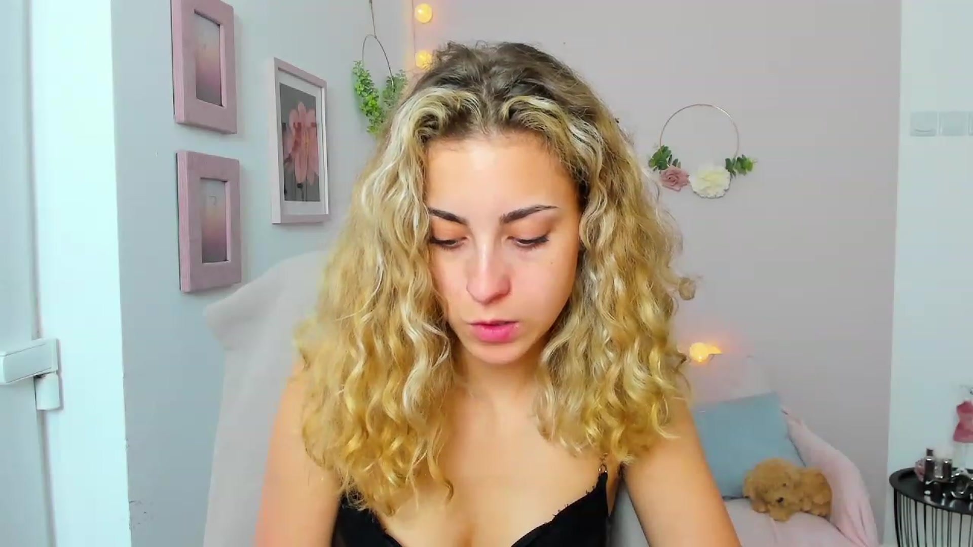 Gallery image thumbnail from Gia_Lopez18's myfreecams stream on, 06/08/2023, 17:50 image 14 of 20