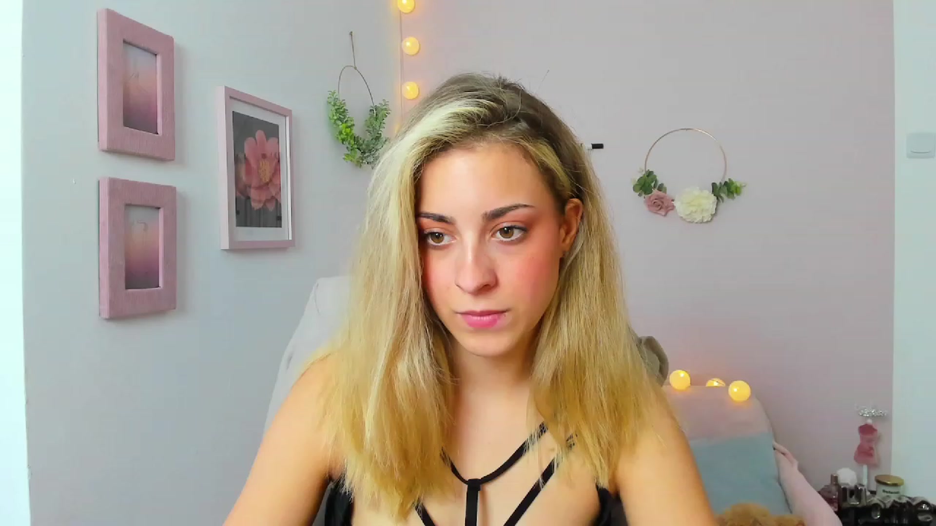 Gallery image thumbnail from Gia_Lopez18's myfreecams stream on, 06/10/2023, 14:13 image 17 of 20
