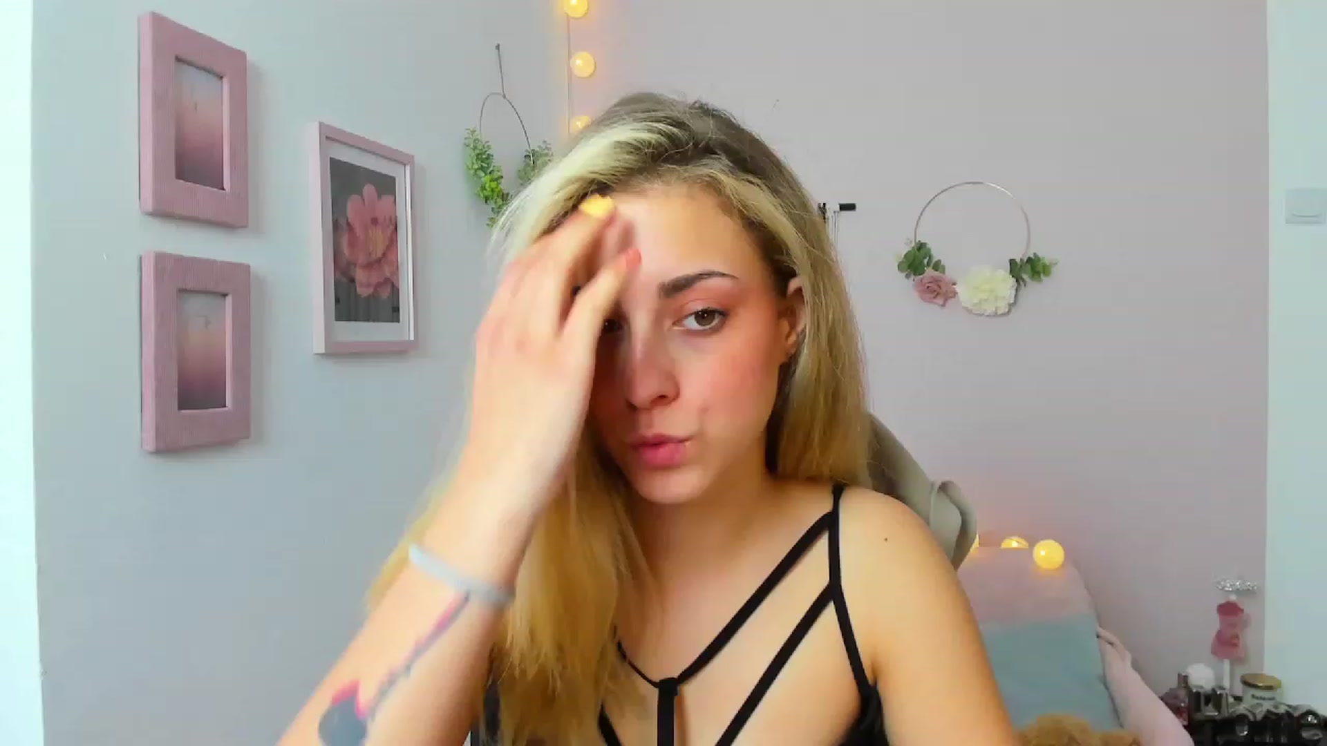 Gallery image thumbnail from Gia_Lopez18's myfreecams stream on, 06/10/2023, 14:13 image 19 of 20