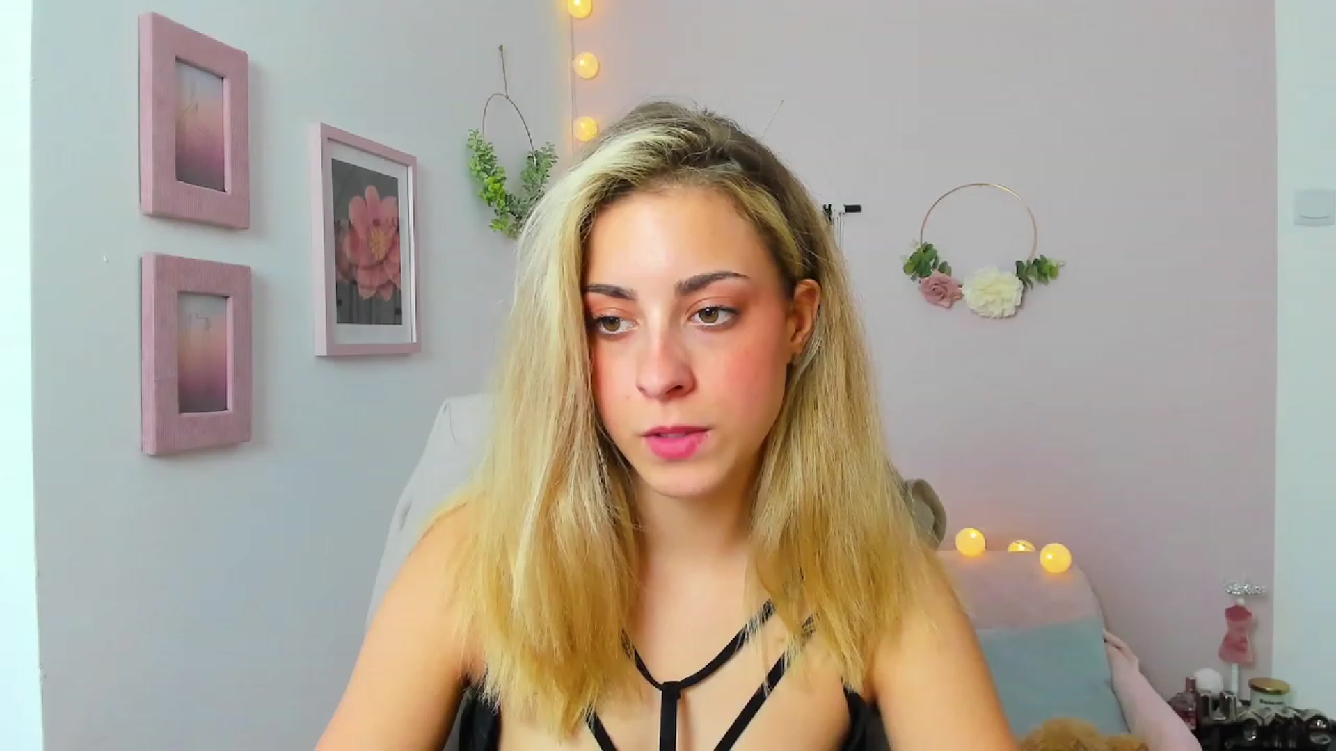Gallery image thumbnail from Gia_Lopez18's myfreecams stream on, 06/10/2023, 14:13 image 16 of 20
