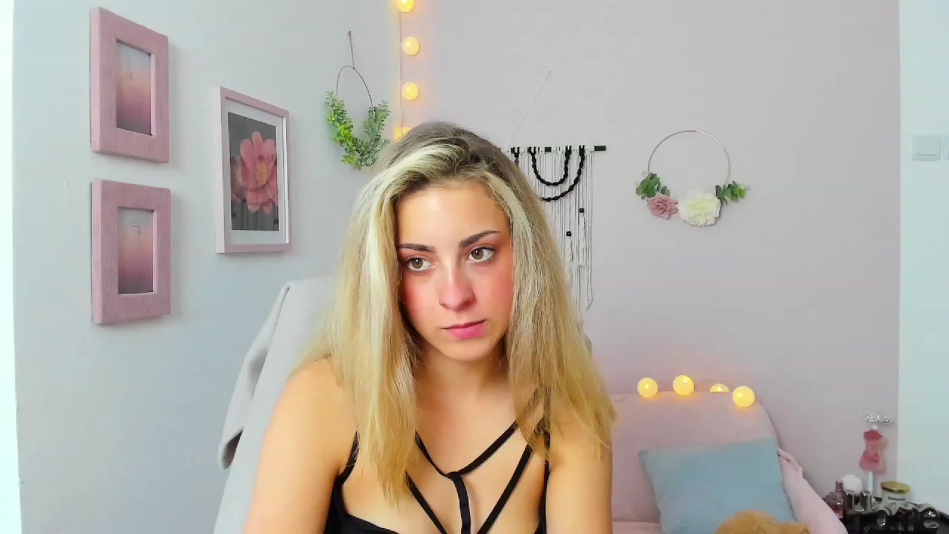 Gallery image thumbnail from Gia_Lopez18's myfreecams stream on, 06/10/2023, 14:13 image 11 of 20