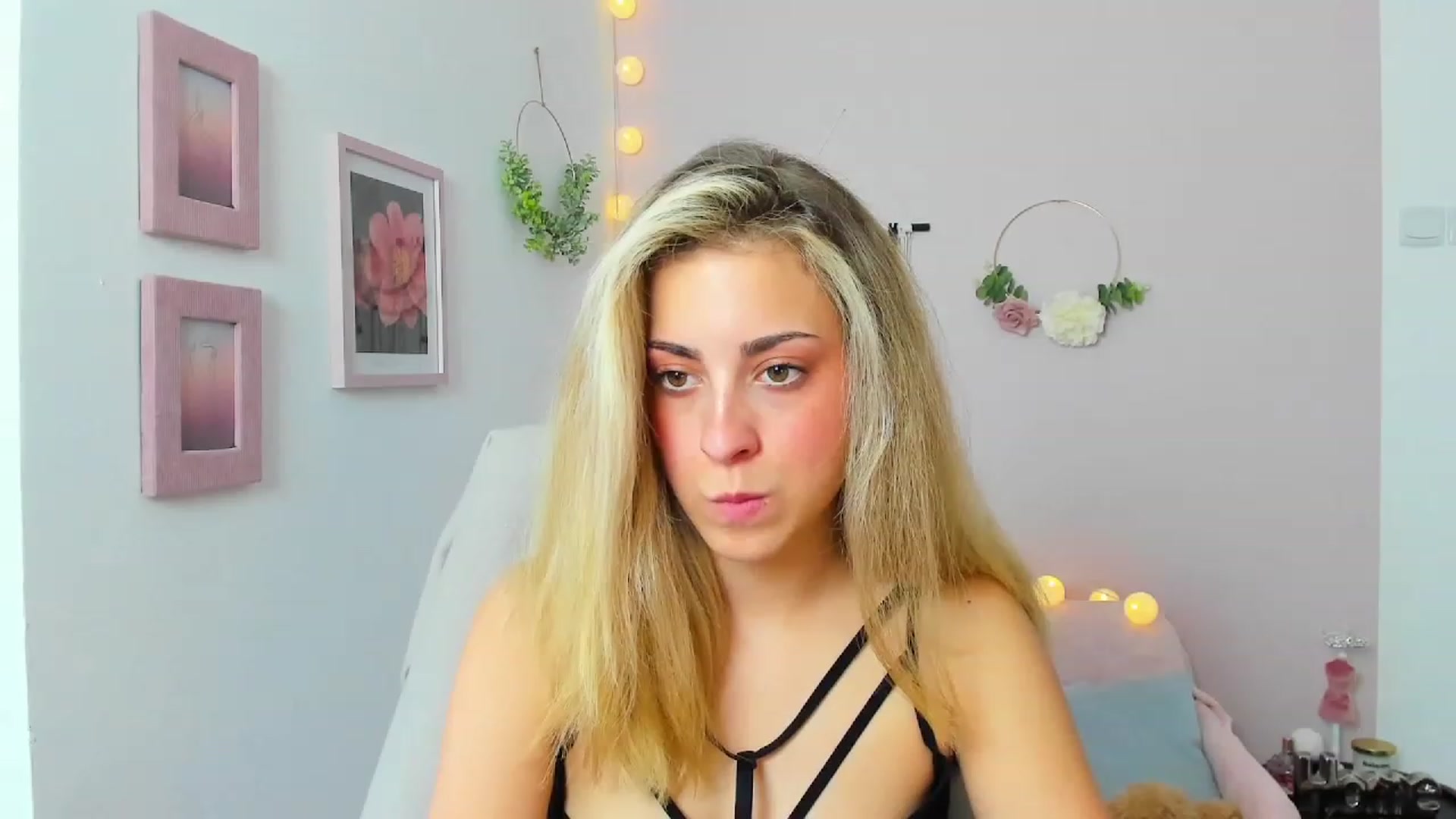 Gallery image thumbnail from Gia_Lopez18's myfreecams stream on, 06/10/2023, 14:13 image 5 of 20