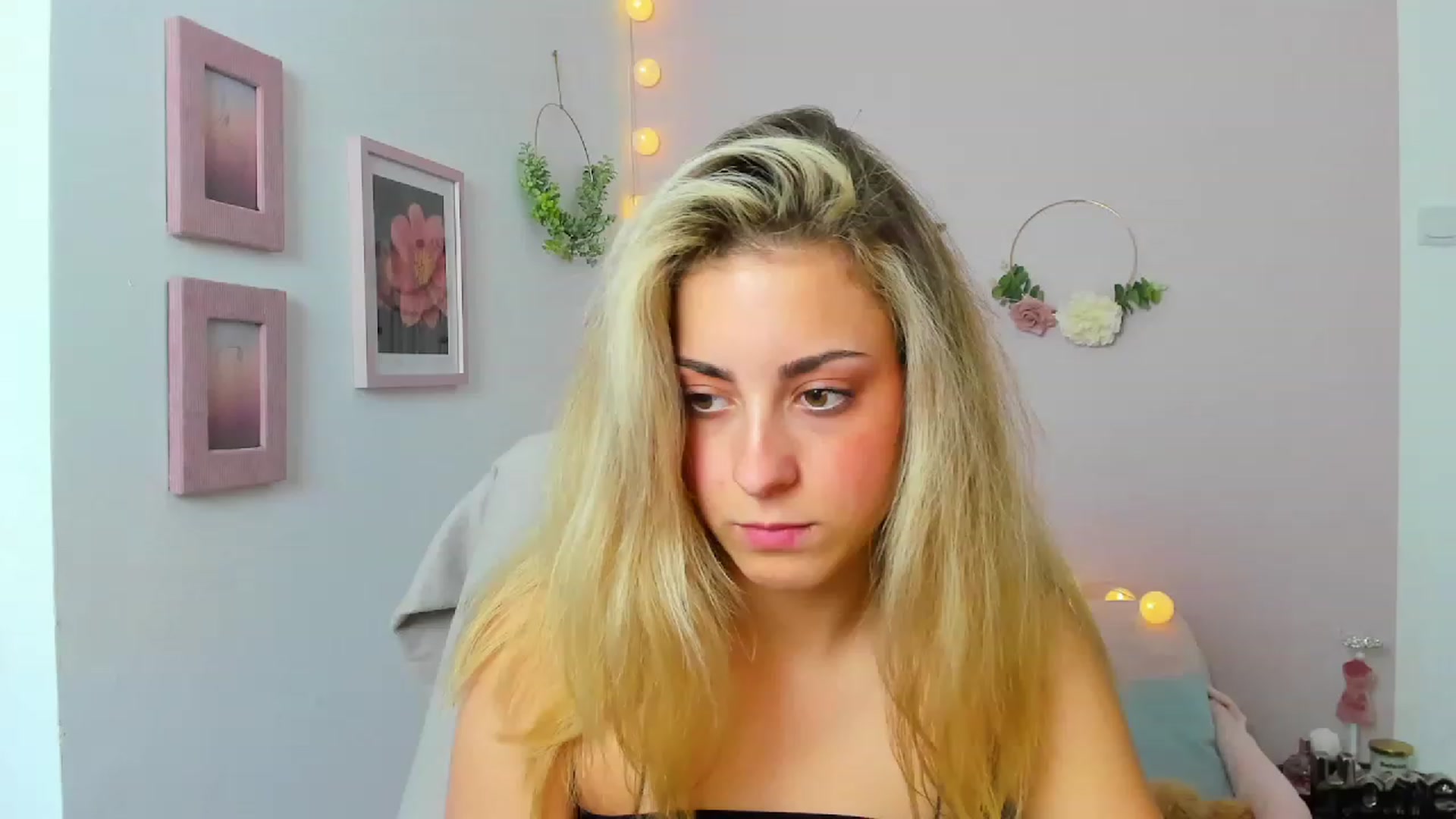 Gallery image thumbnail from Gia_Lopez18's myfreecams stream on, 06/10/2023, 16:46 image 6 of 20