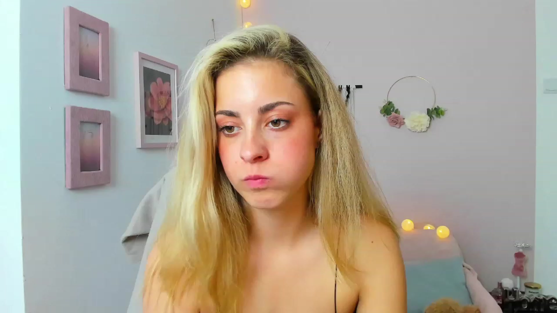 Gallery image thumbnail from Gia_Lopez18's myfreecams stream on, 06/10/2023, 16:46 image 15 of 20