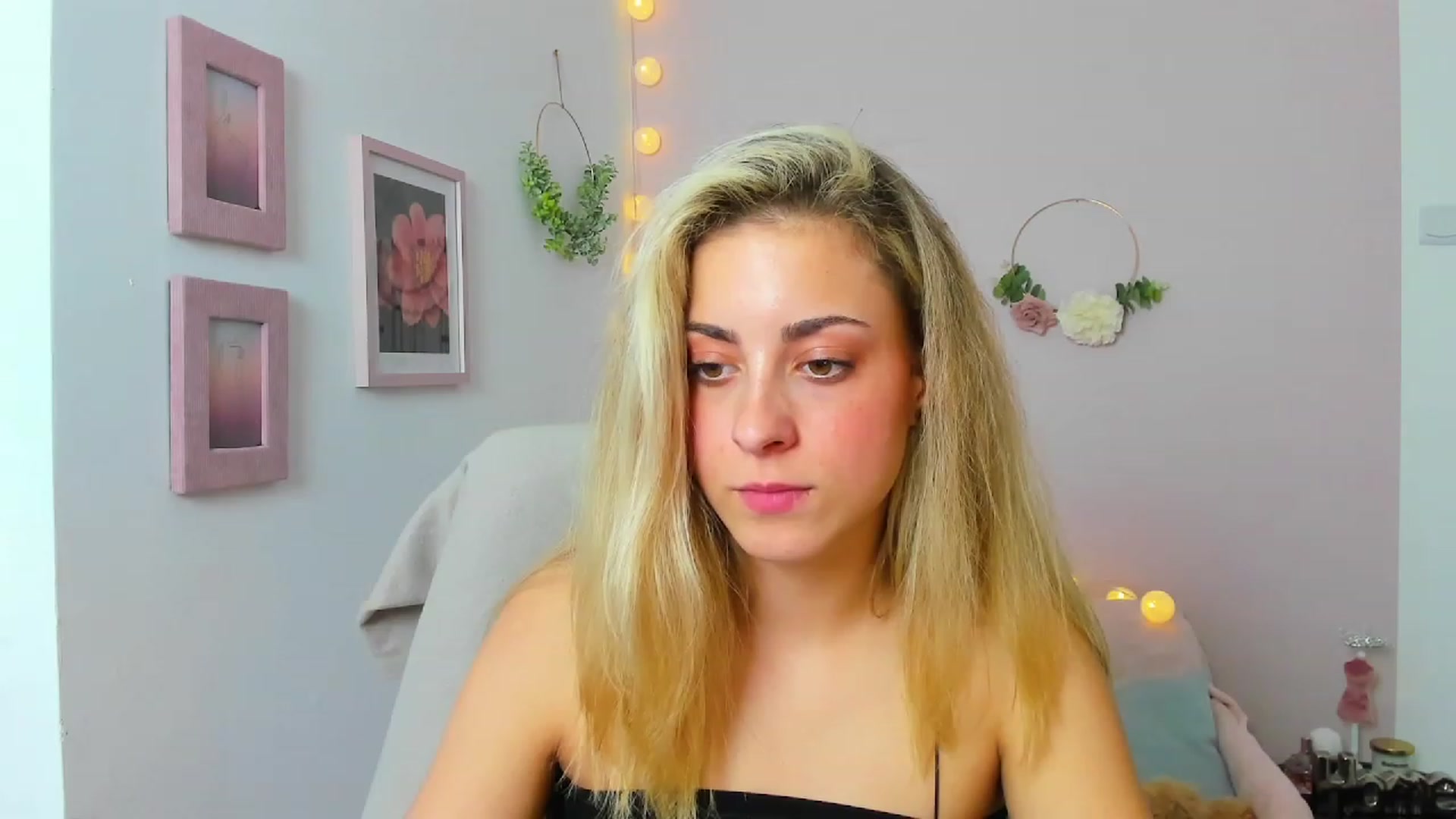 Gallery image thumbnail from Gia_Lopez18's myfreecams stream on, 06/10/2023, 16:46 image 20 of 20