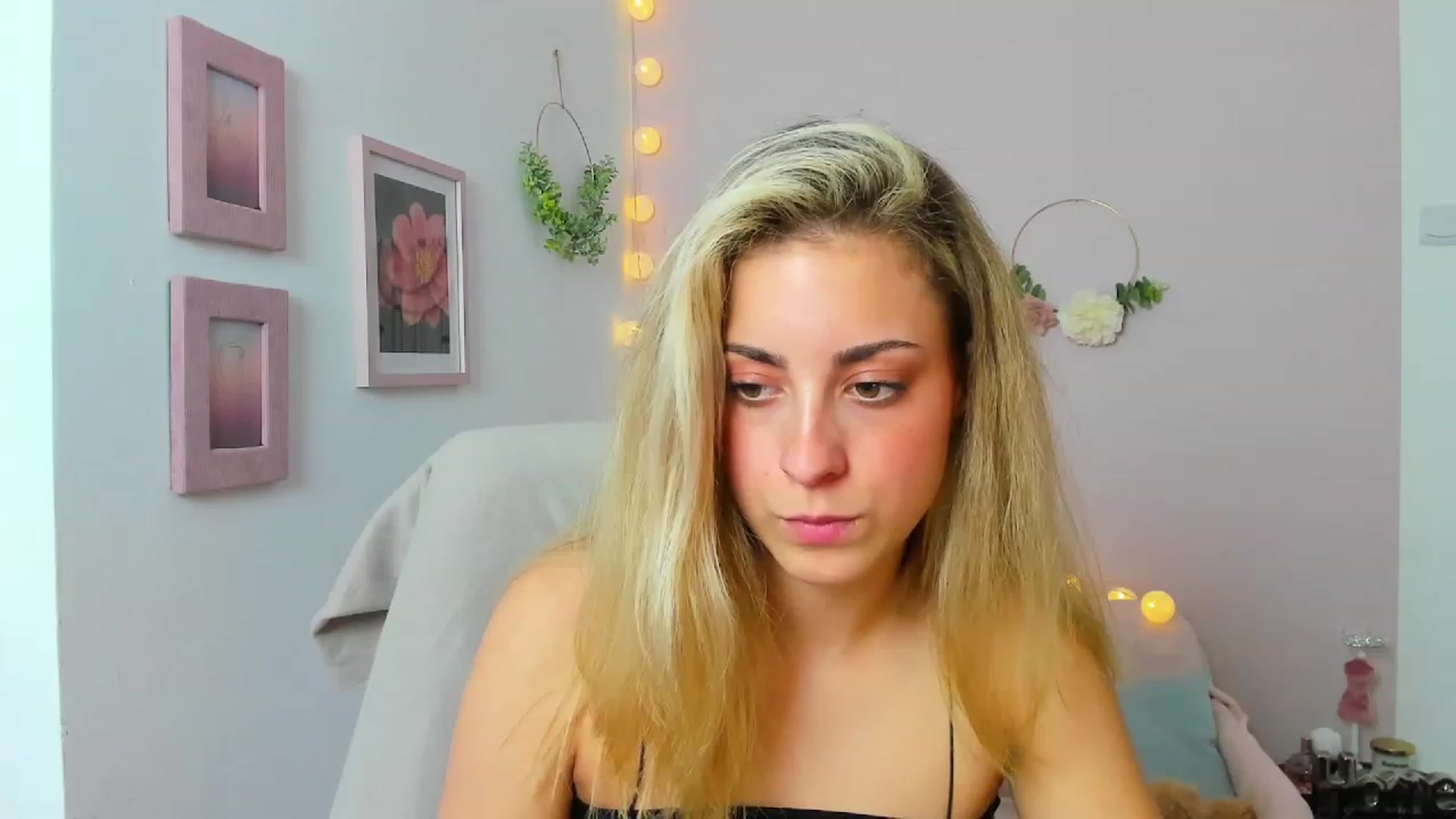 Gallery image thumbnail from Gia_Lopez18's myfreecams stream on, 06/10/2023, 16:46 image 16 of 20
