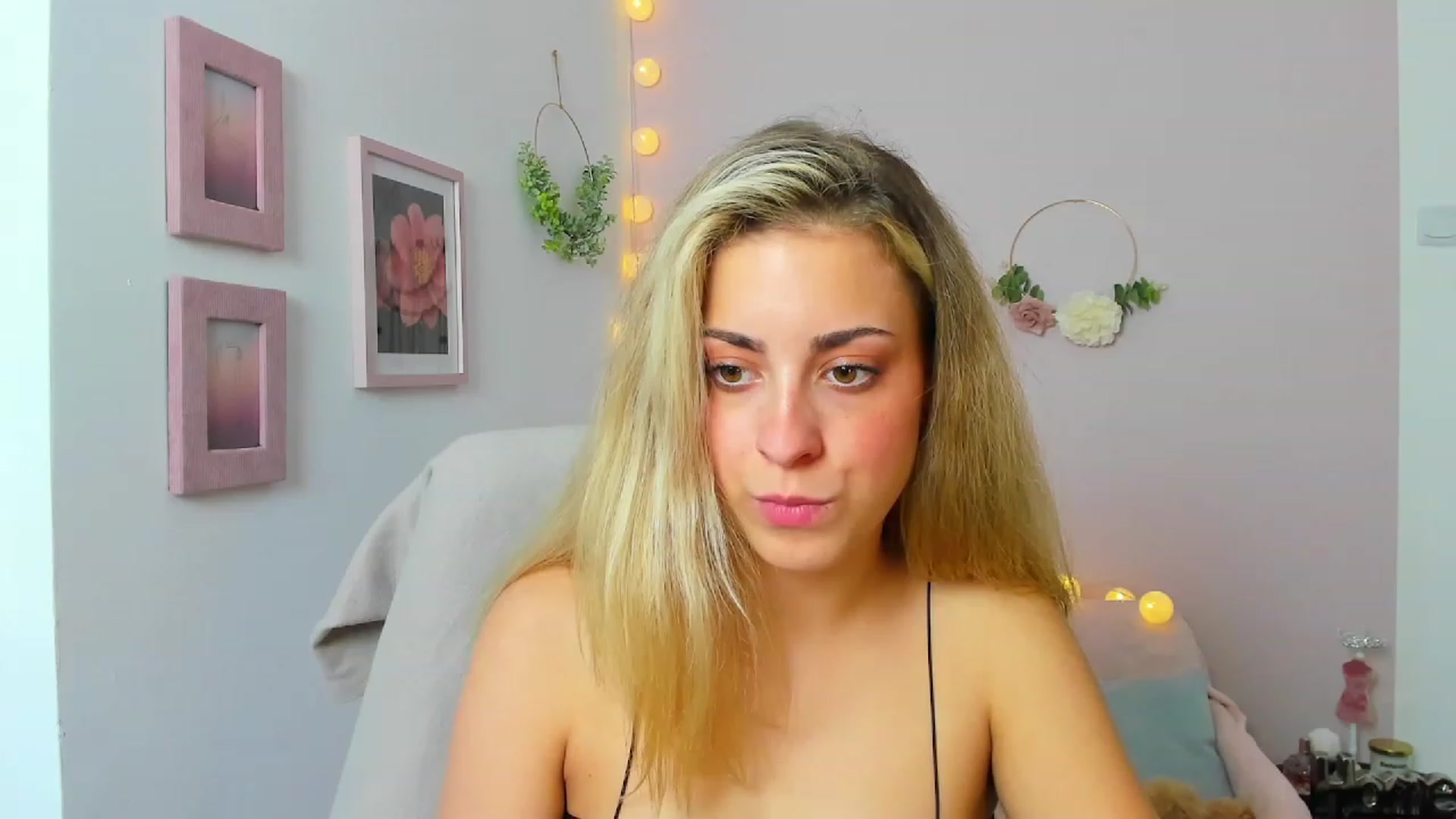 Gallery image thumbnail from Gia_Lopez18's myfreecams stream on, 06/10/2023, 16:46 image 1 of 20