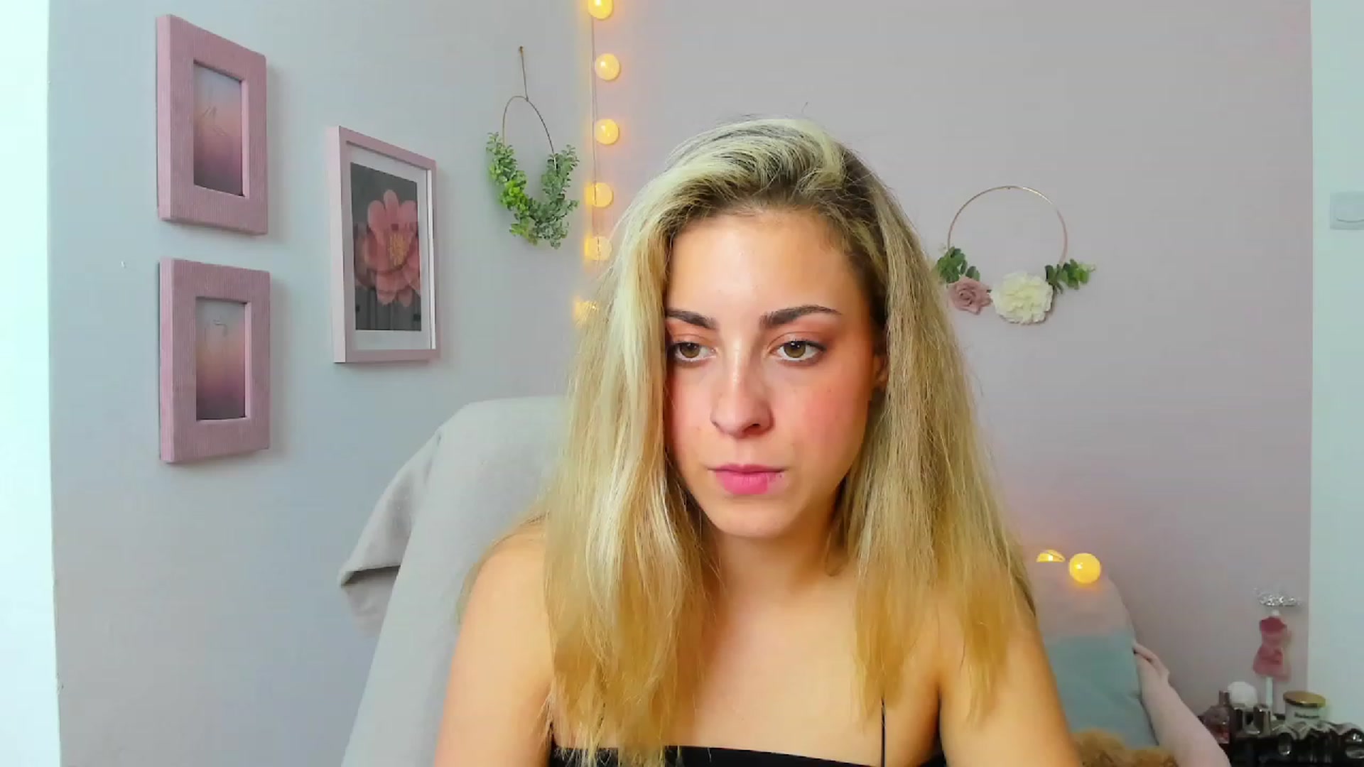 Gallery image thumbnail from Gia_Lopez18's myfreecams stream on, 06/10/2023, 16:46 image 19 of 20