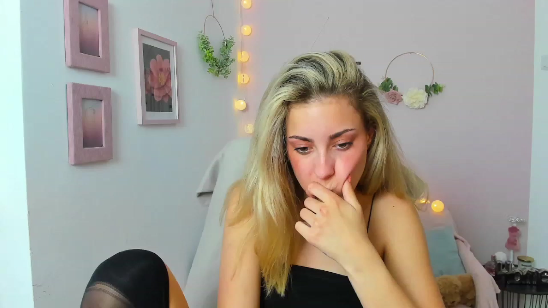 Gallery image thumbnail from Gia_Lopez18's myfreecams stream on, 06/10/2023, 17:20 image 12 of 20