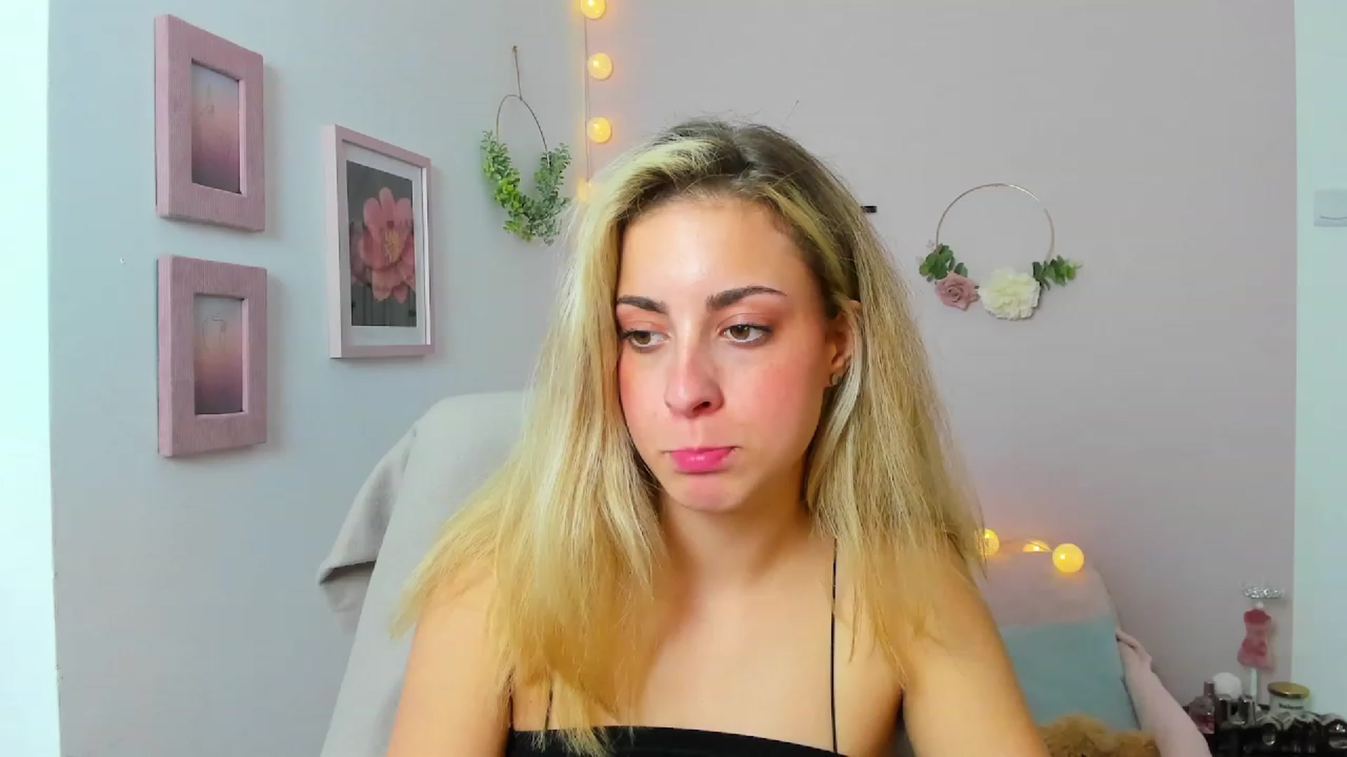 Gallery image thumbnail from Gia_Lopez18's myfreecams stream on, 06/10/2023, 17:20 image 6 of 20