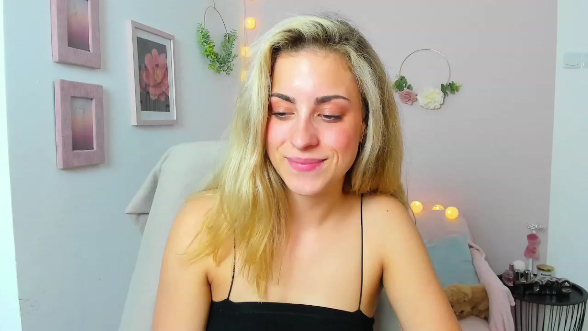 Gallery image thumbnail from Gia_Lopez18's myfreecams stream on, 06/10/2023, 18:38 image 19 of 20