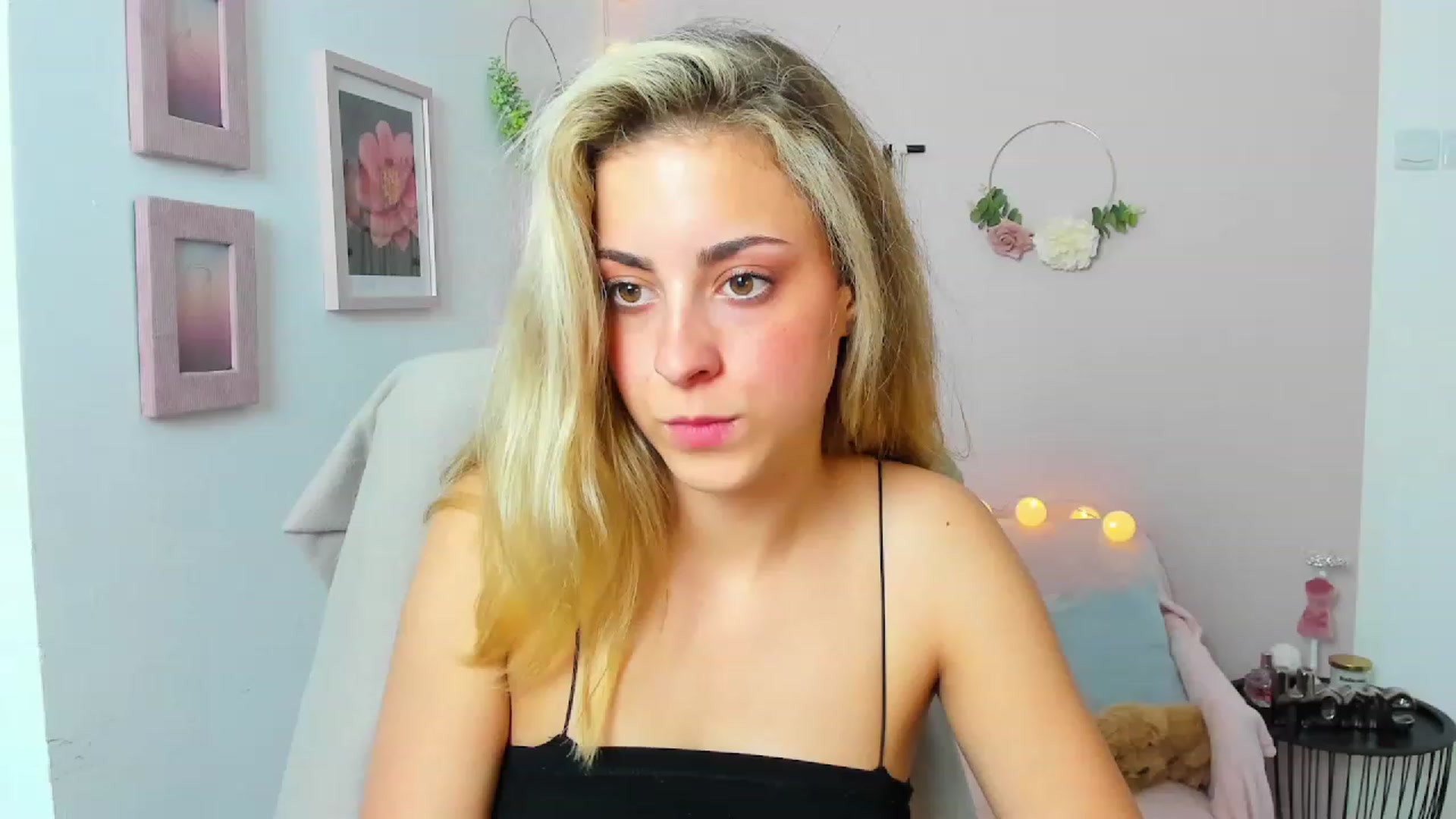 Gallery image thumbnail from Gia_Lopez18's myfreecams stream on, 06/10/2023, 18:38 image 18 of 20