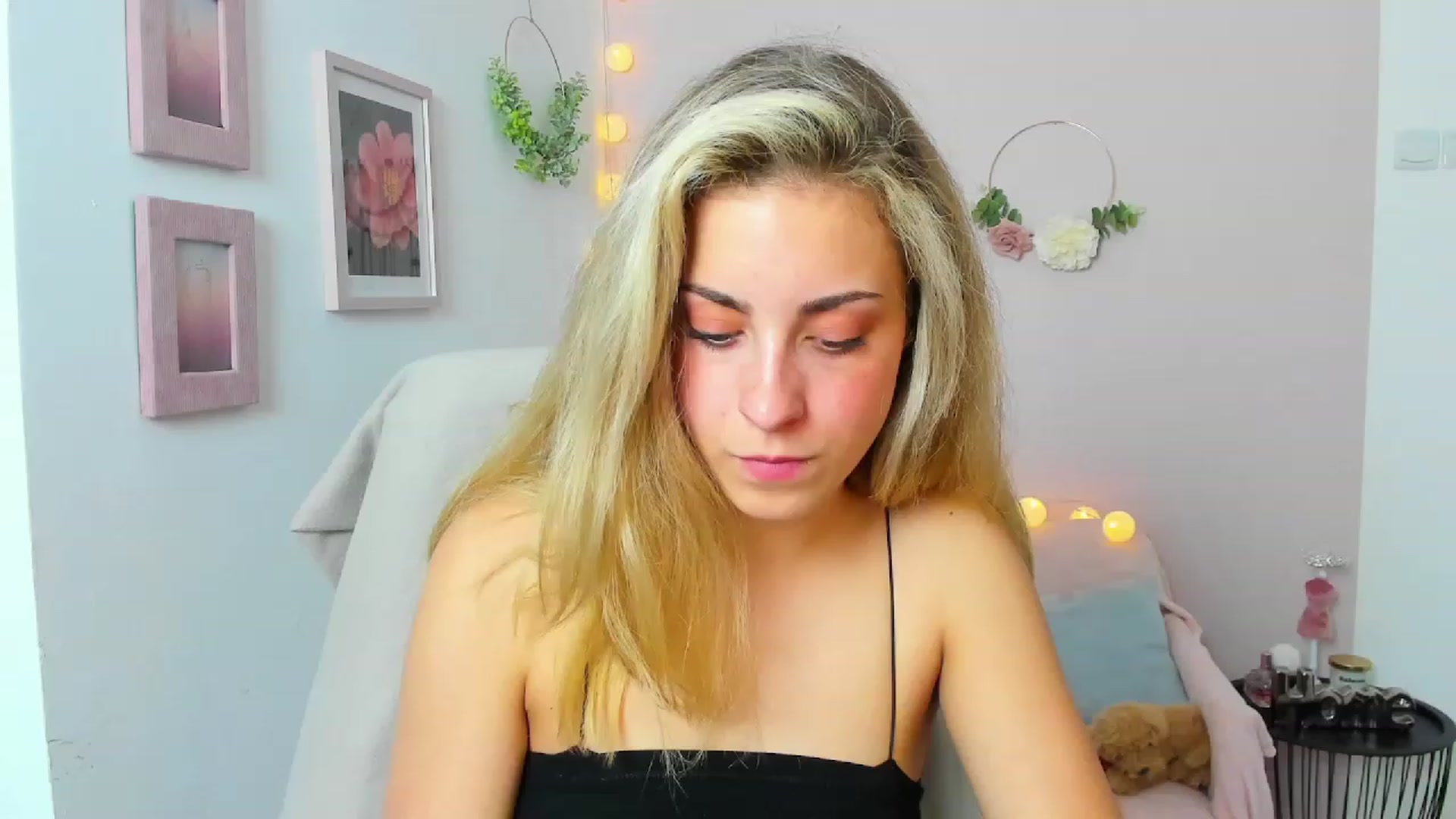 Gallery image thumbnail from Gia_Lopez18's myfreecams stream on, 06/10/2023, 18:38 image 20 of 20