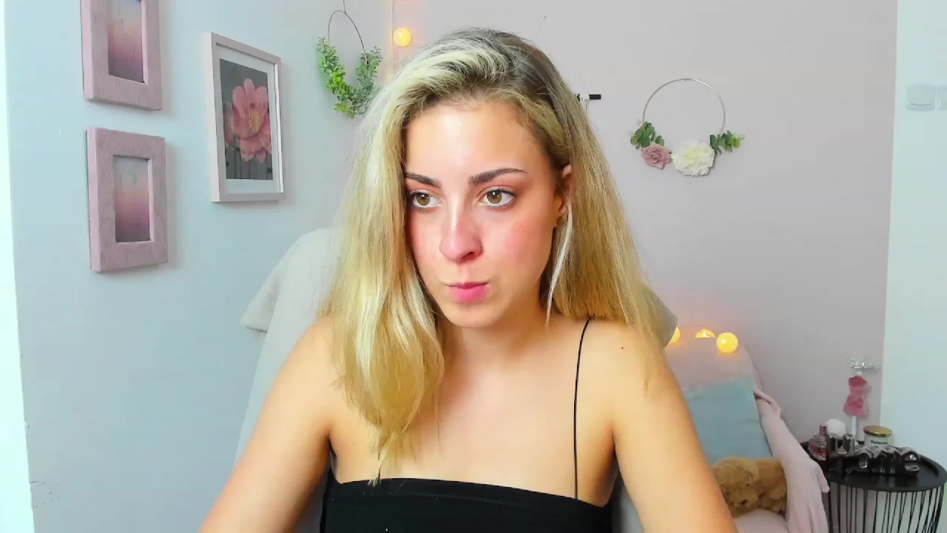 Gallery image thumbnail from Gia_Lopez18's myfreecams stream on, 06/10/2023, 18:38 image 4 of 20