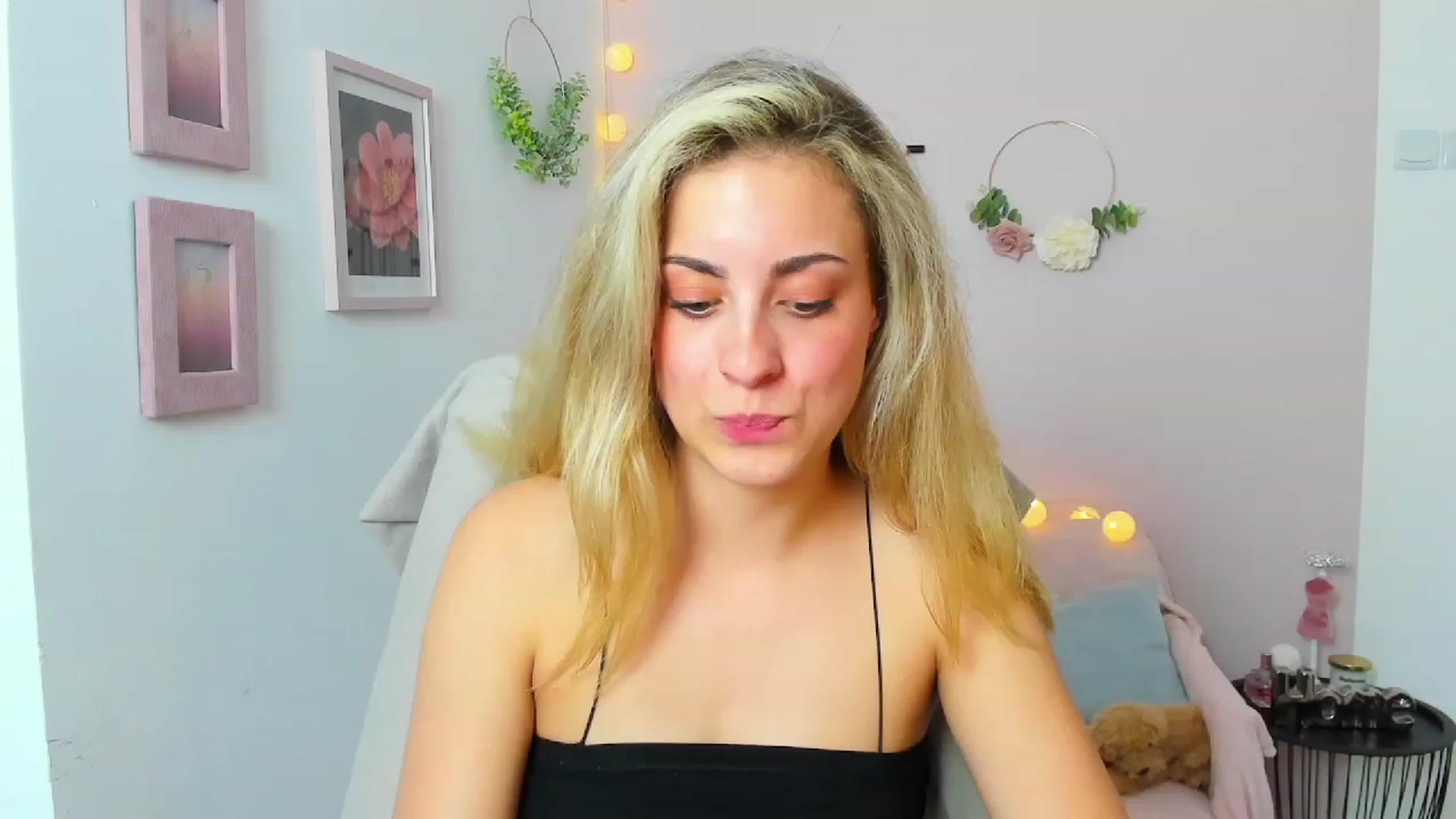 Gallery image thumbnail from Gia_Lopez18's myfreecams stream on, 06/10/2023, 18:38 image 11 of 20