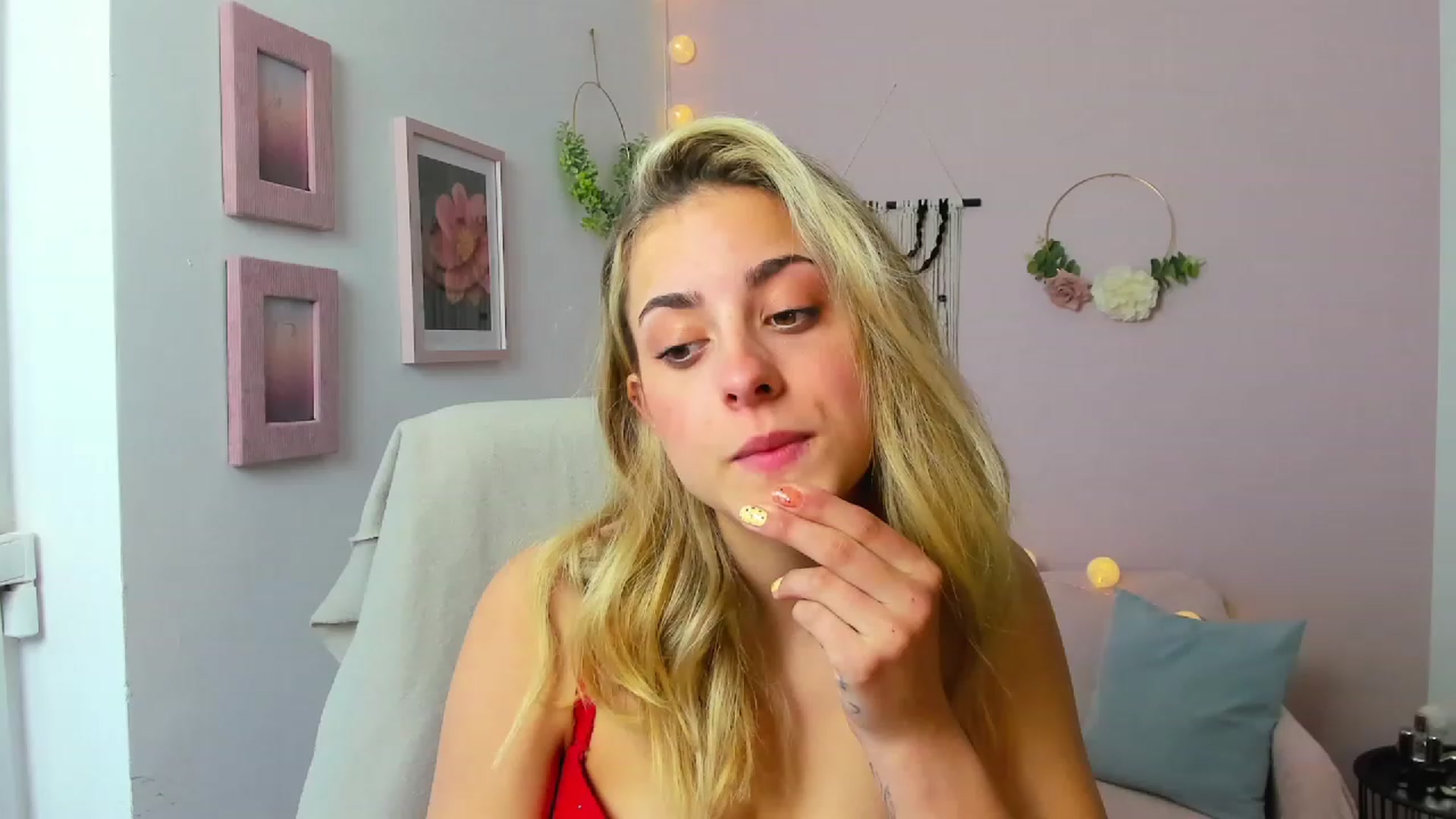 Gallery image thumbnail from Gia_Lopez18's myfreecams stream on, 06/13/2023, 16:08 image 16 of 20