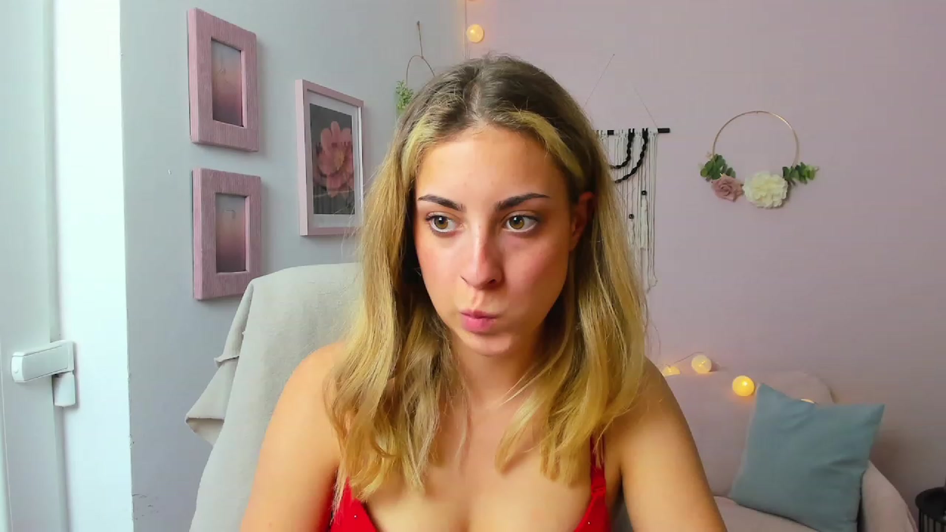 Gallery image thumbnail from Gia_Lopez18's myfreecams stream on, 06/13/2023, 17:58 image 14 of 20