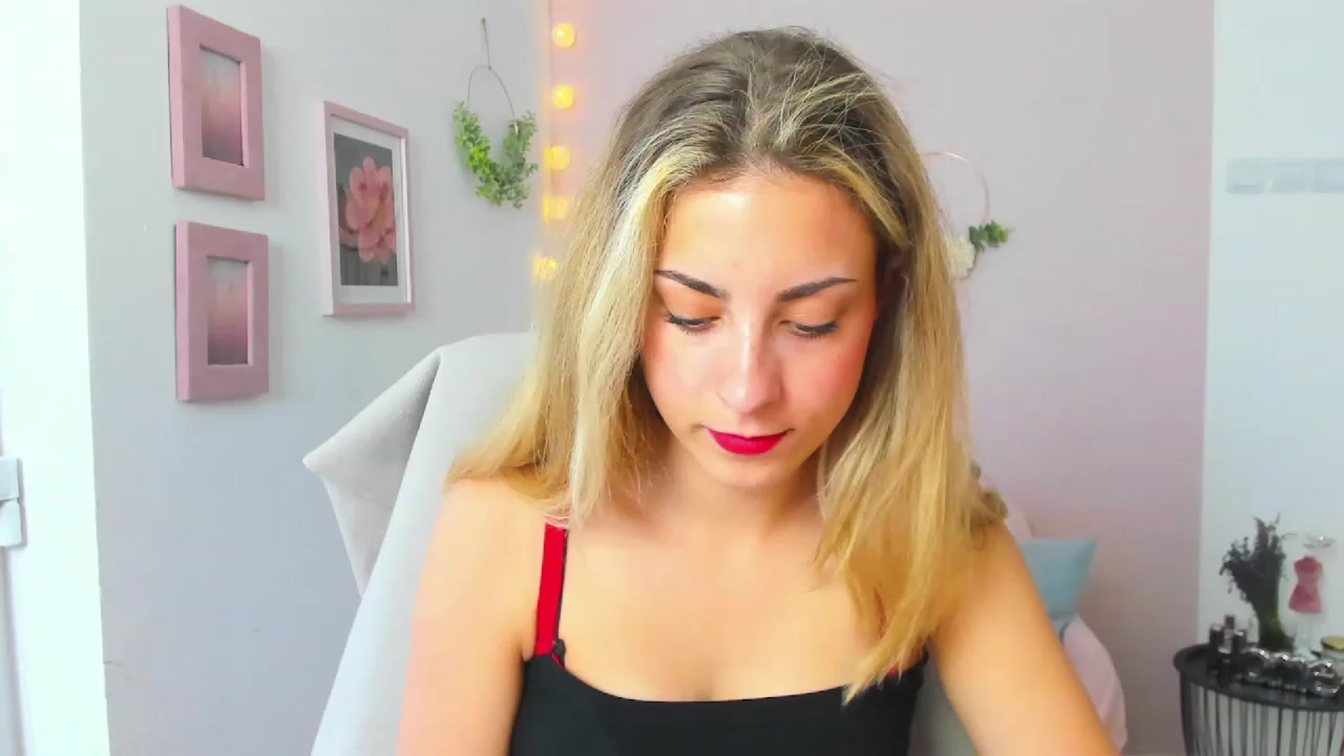 Gallery image thumbnail from Gia_Lopez18's myfreecams stream on, 06/15/2023, 14:17 image 15 of 20