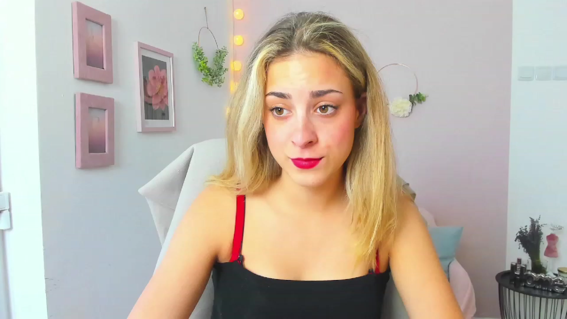 Gallery image thumbnail from Gia_Lopez18's myfreecams stream on, 06/15/2023, 14:17 image 18 of 20