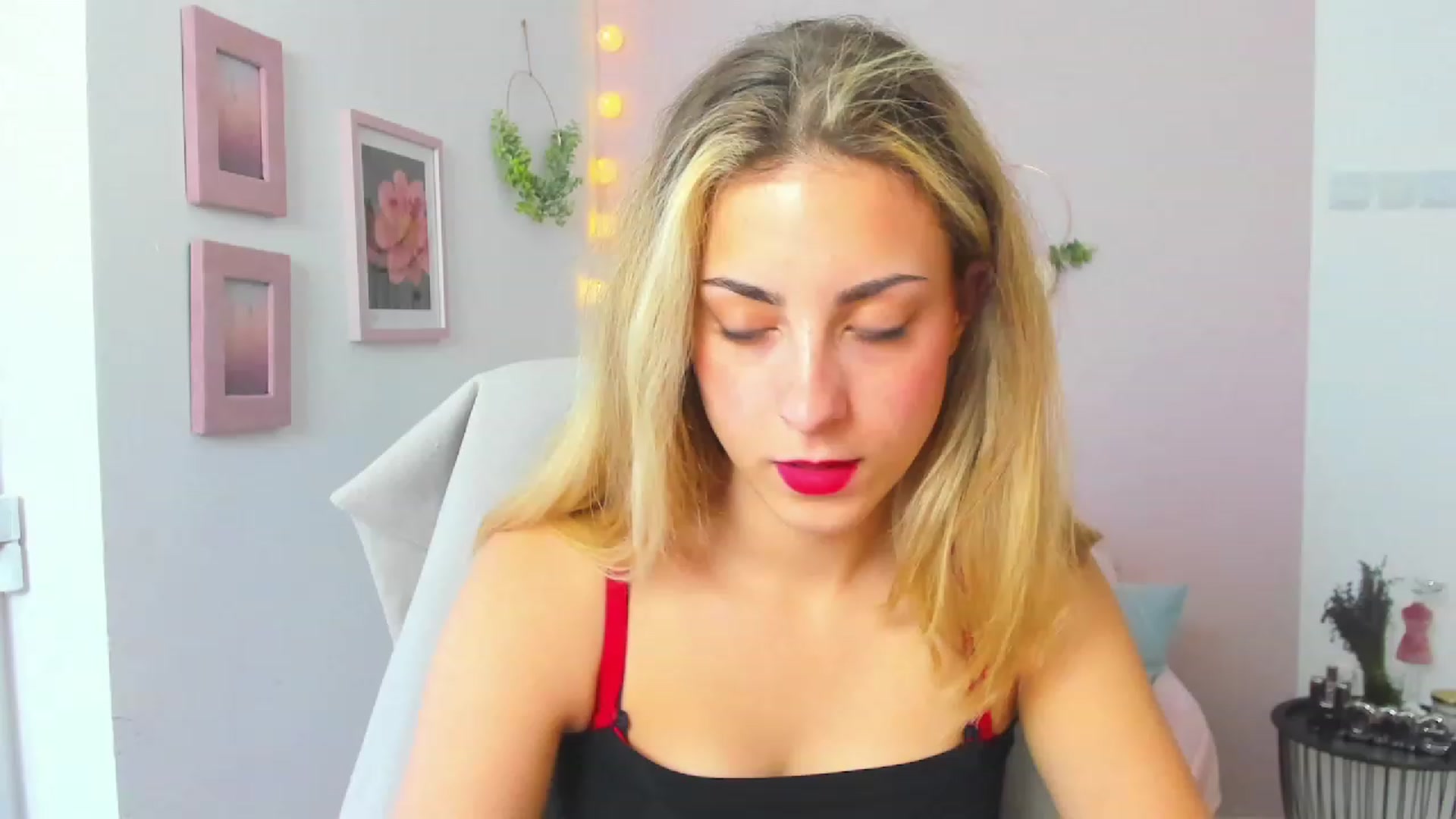 Gallery image thumbnail from Gia_Lopez18's myfreecams stream on, 06/15/2023, 14:17 image 14 of 20