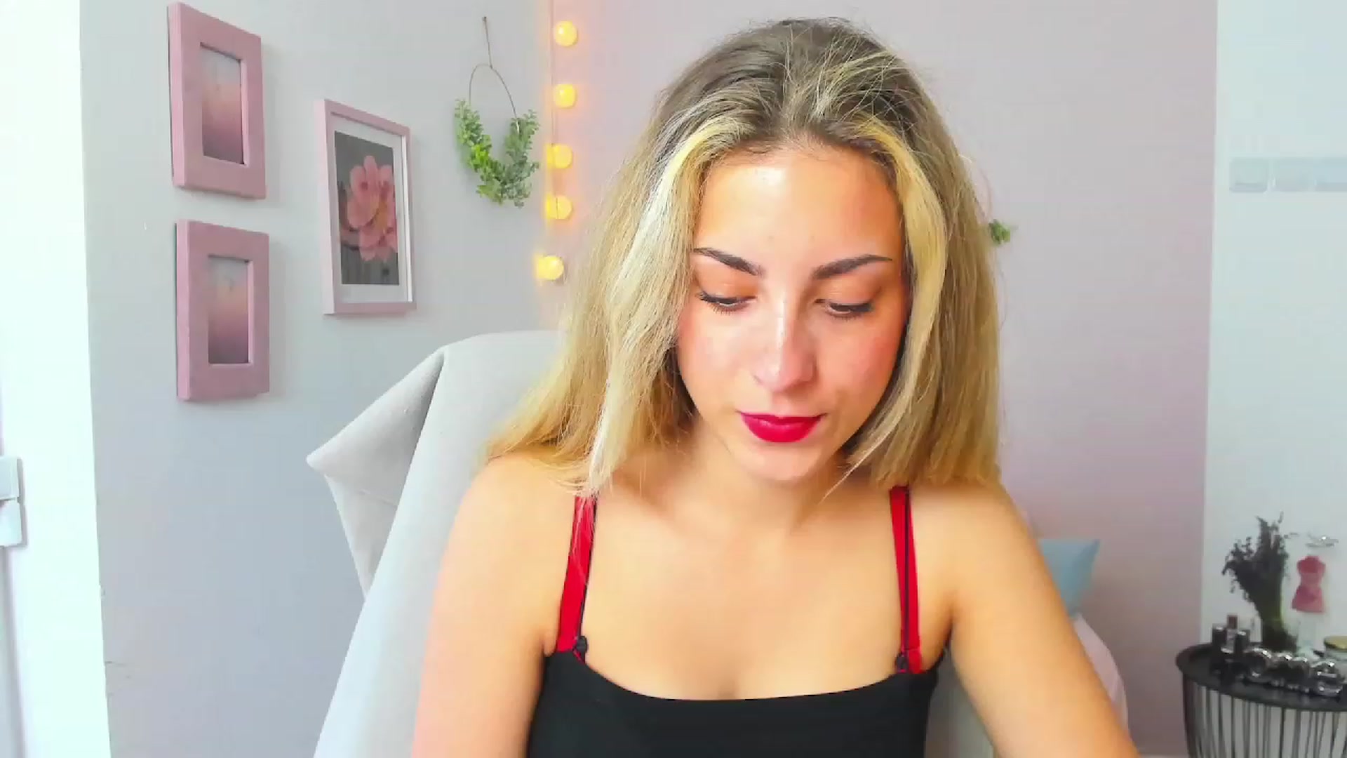 Gallery image thumbnail from Gia_Lopez18's myfreecams stream on, 06/15/2023, 14:17 image 12 of 20