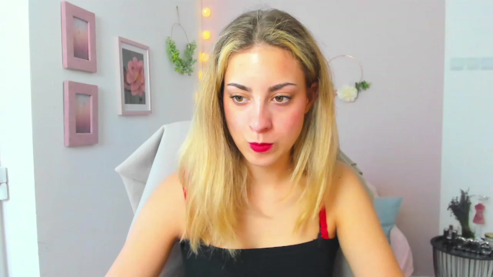 Gallery image thumbnail from Gia_Lopez18's myfreecams stream on, 06/15/2023, 14:17 image 3 of 20