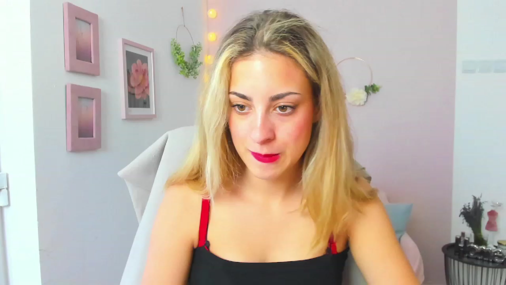 Gallery image thumbnail from Gia_Lopez18's myfreecams stream on, 06/15/2023, 14:17 image 16 of 20